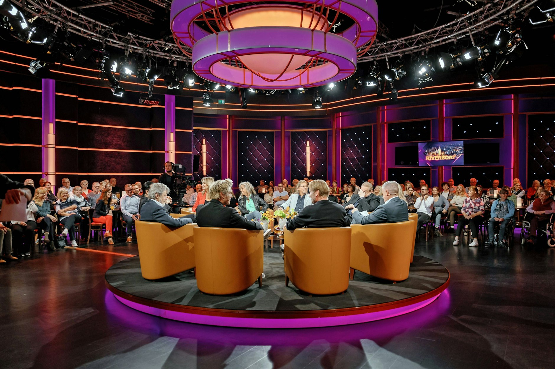 Seit dem 3. Januar 1992 wird die Promi-Talkshow „Riverboat“ im MDR ausgestrahlt.