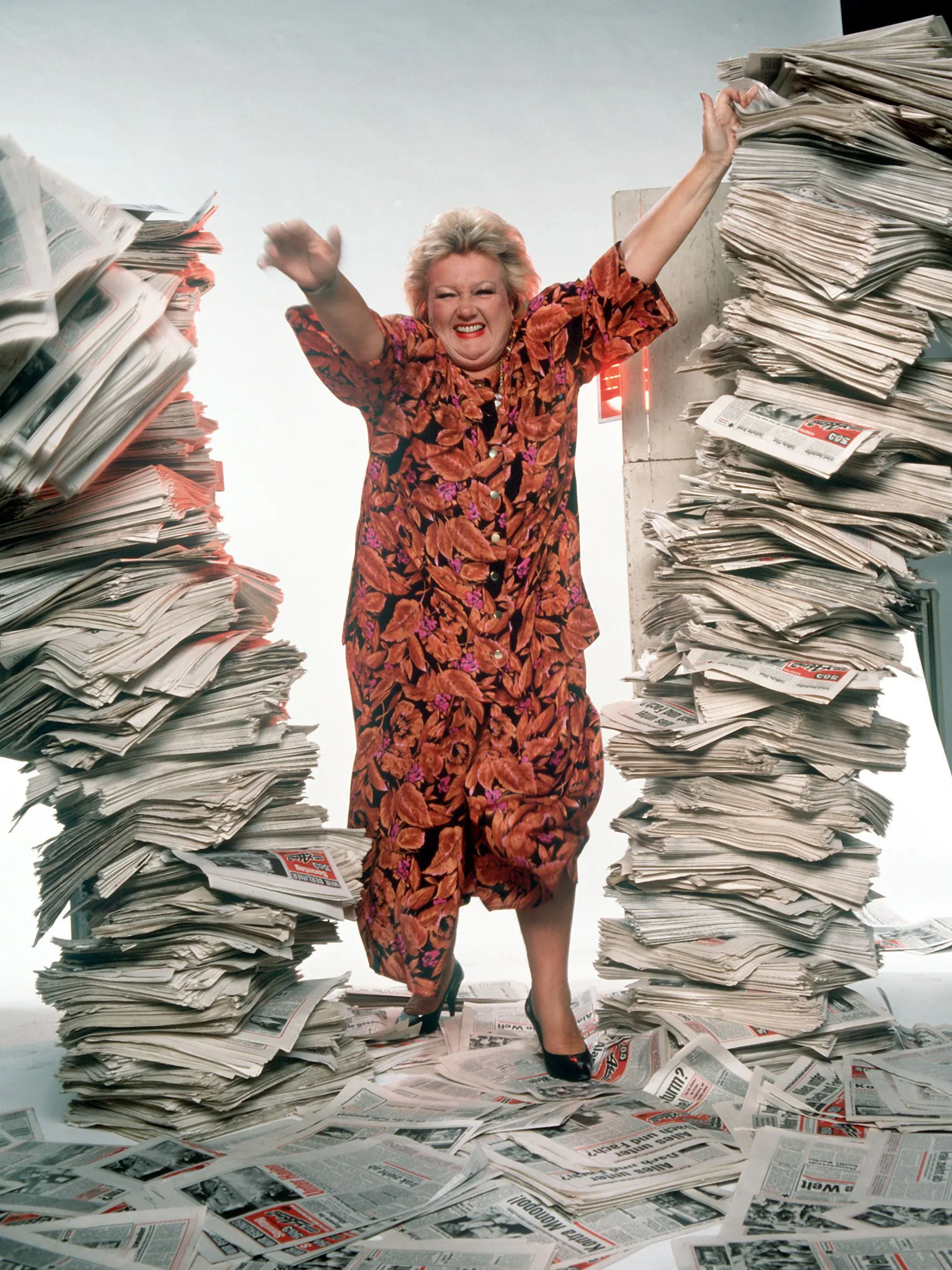 Auch die Schauspielerin, Sängerin und Entertainerin Helga Hahnemann war ein Fan der BZ am Abend. Hier bei Werbeaufnahmen im Jahr 1990. Am 2. Dezember 1990 wurde aus der BZ am Abend der Berliner KURIER.