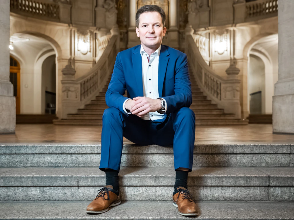Stefan Schifferdecker ist Vorsitzender des Richterbunds Berlin: Er kritisiert die Absenkung der Einstellungsqualifikationen für neue Staatsanwälte. 