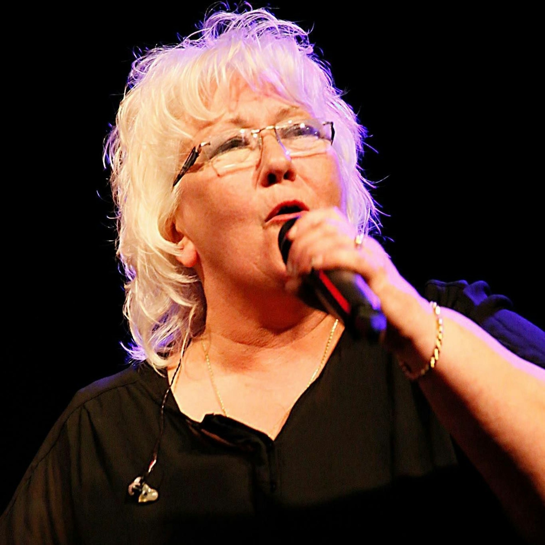 Christine Wachholz-Siara: Sie singt viele Songs ihrer Schwester Bärbel, nur viel rockiger.