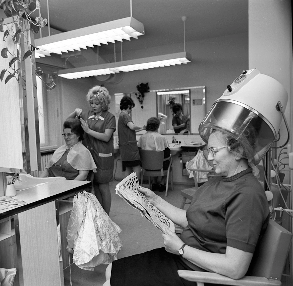 Zu Besuch beim DDR-Friseur: Einmal Schneiden macht 65 Pfennig!