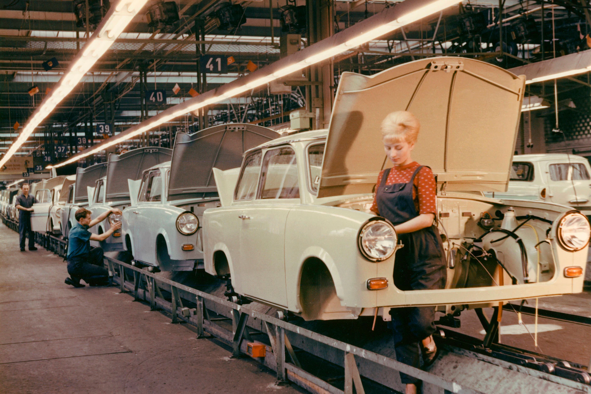 Der Trabi lief im VEB Sachsenring Automobilwerk vom Band. Insgesamt drei Millionen Autos wurden hergestellt.