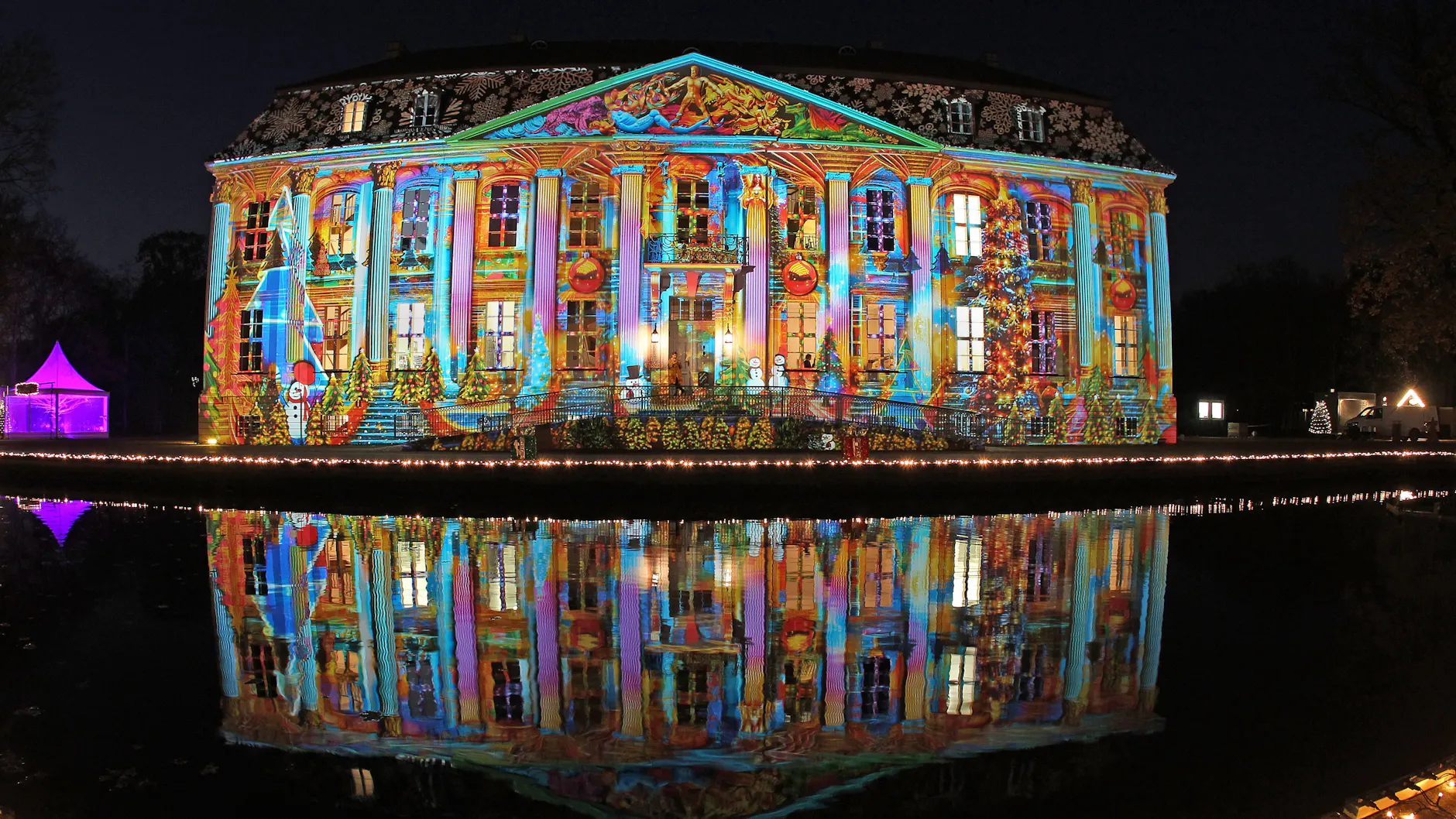 Weihnachten verwandeln sich das Schloss Friedrichsfelde und Teile des Tierparks in ein Lichtermeer.