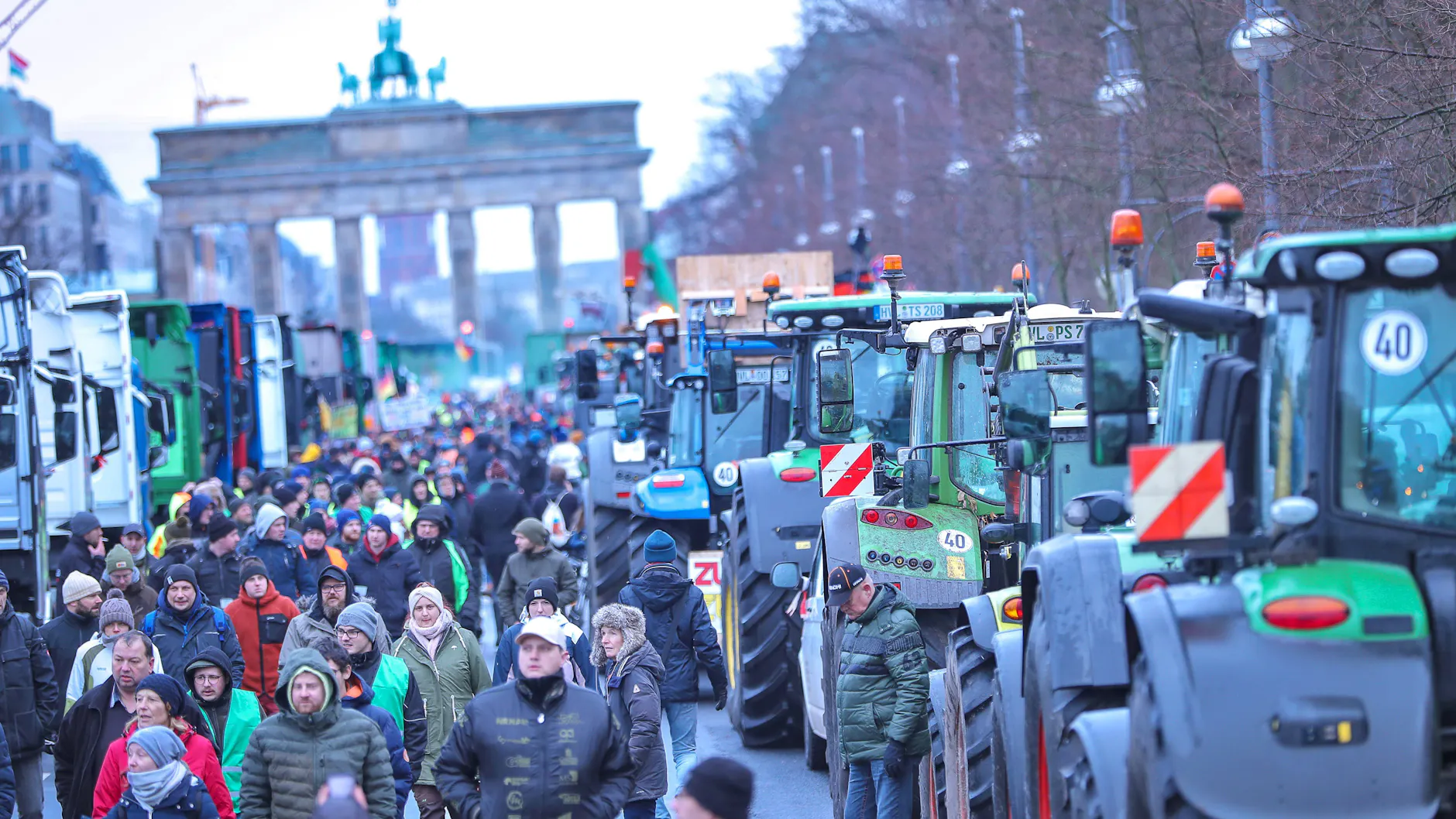 Am Brandenburger Tor beginnt am Sonnabend um 10 Uhr eine Goßkundgebung.
