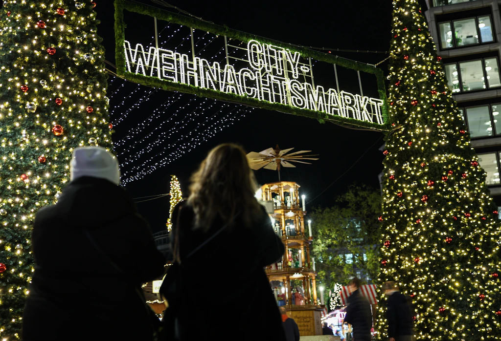 Wenn der Glühwein immer teurer wird: Warum wir auf den Weihnachtsmärkten eine „Terror-Steuer“ zahlen