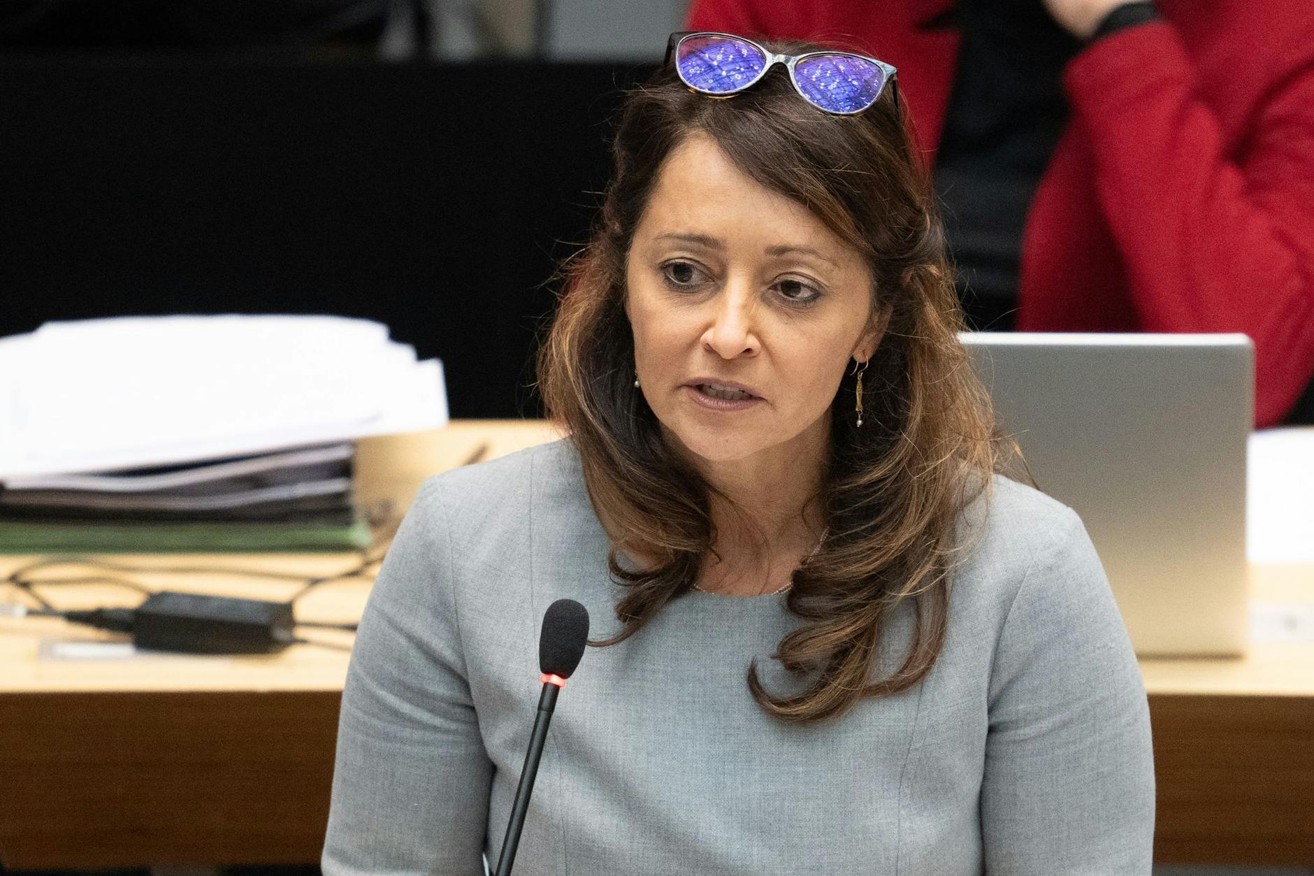 Justizsenatorin Felor Badenberg (CDU) spricht von rivalisierenden Banden auf Berlins Straßen, die sichtbar Gewalt einsetzen.