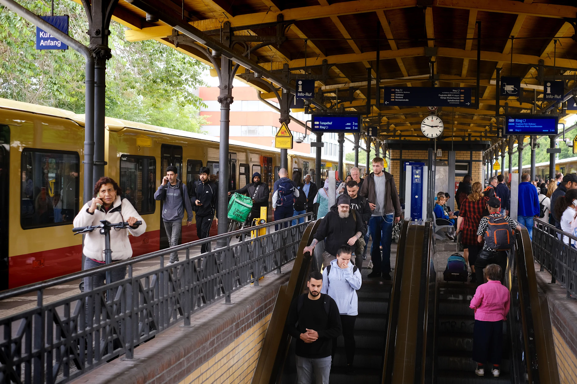 Volle Bahnhöfe, verspätete Züge: Auch bei der S-Bahn läuft es in Berlin nicht rund. 