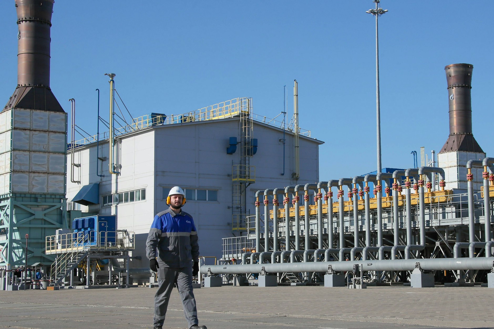 Ein Arbeiter an der Kompressorstation Russkaja der TurkStream-Gaspipeline im Bezirk Anapa der Region Krasnodar im Süden Russlands (Symbolbild)