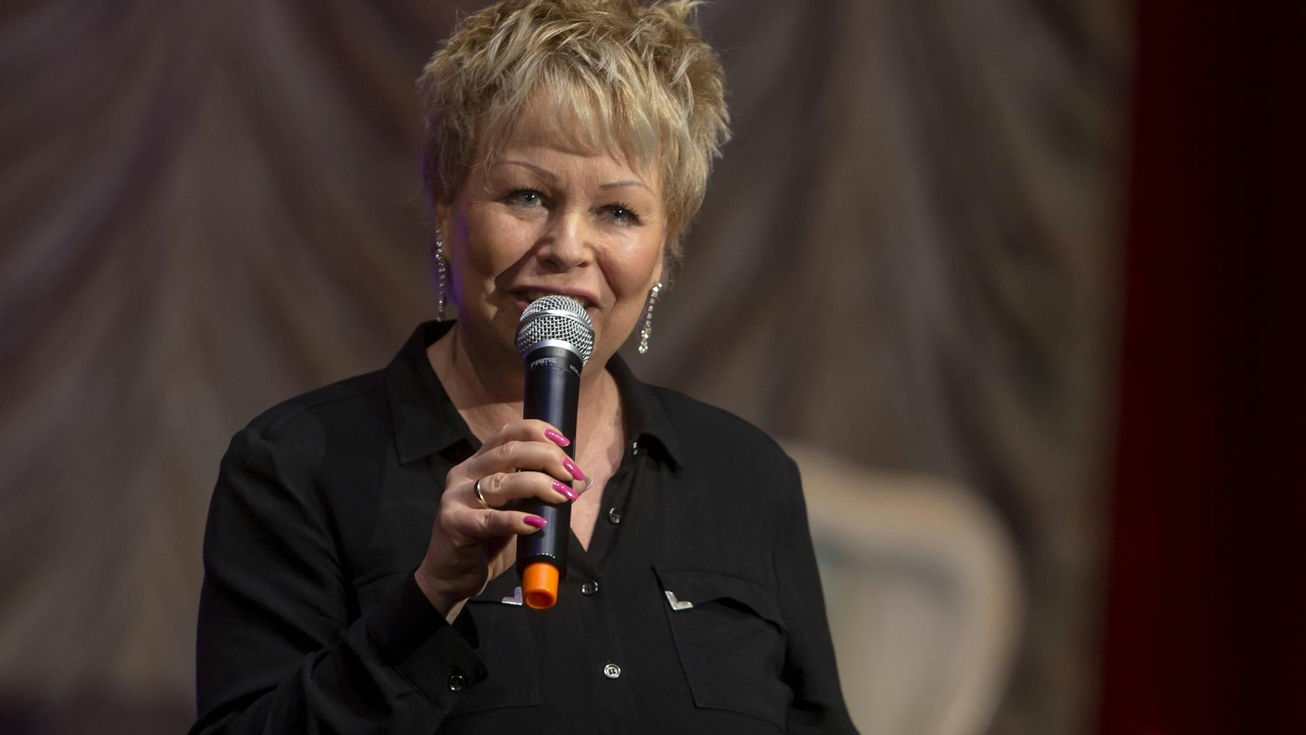 Petra Quermann, die Tochter des legendären Showmasters