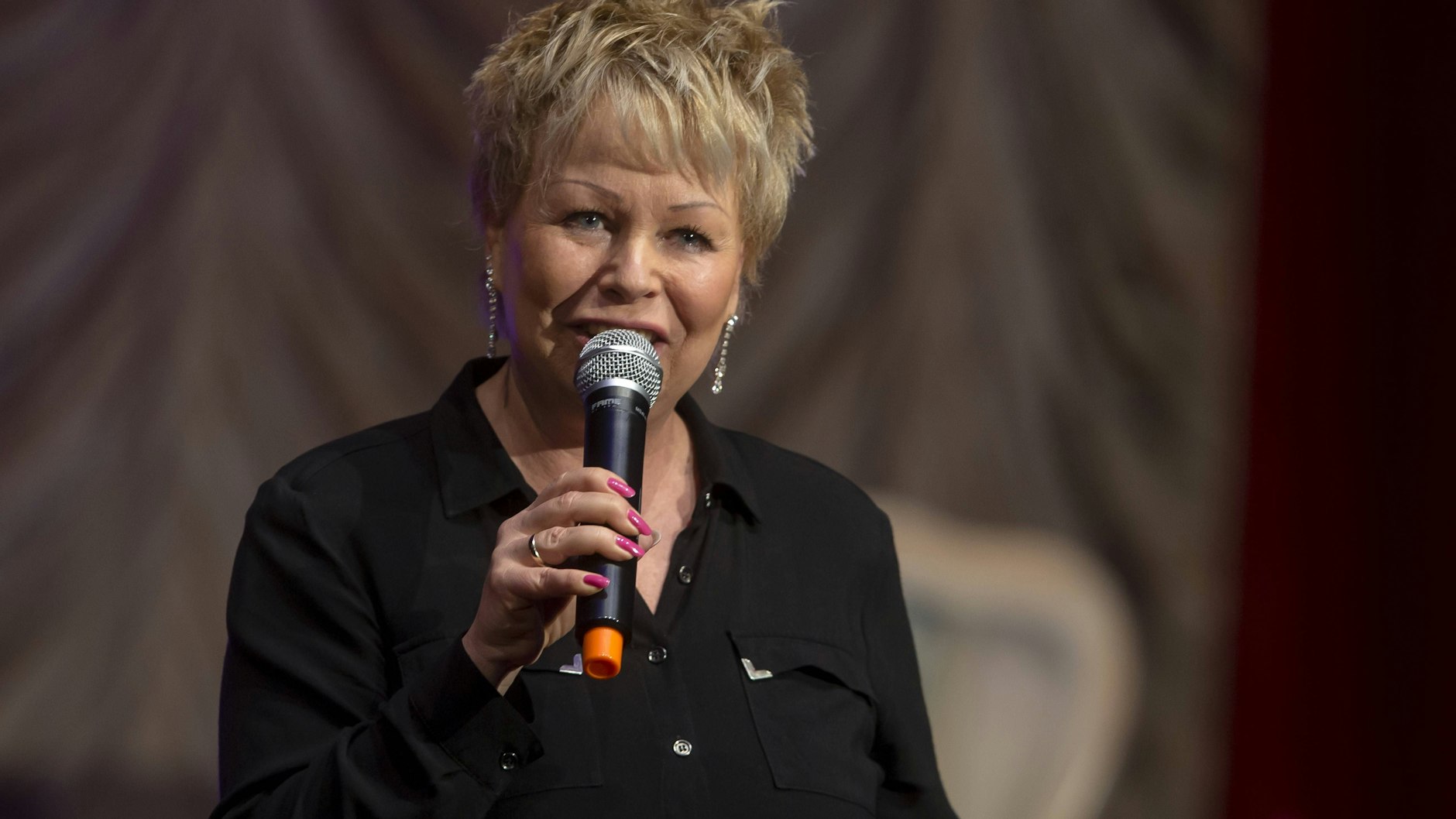 Petra Quermann, die Tochter des legendären Showmasters