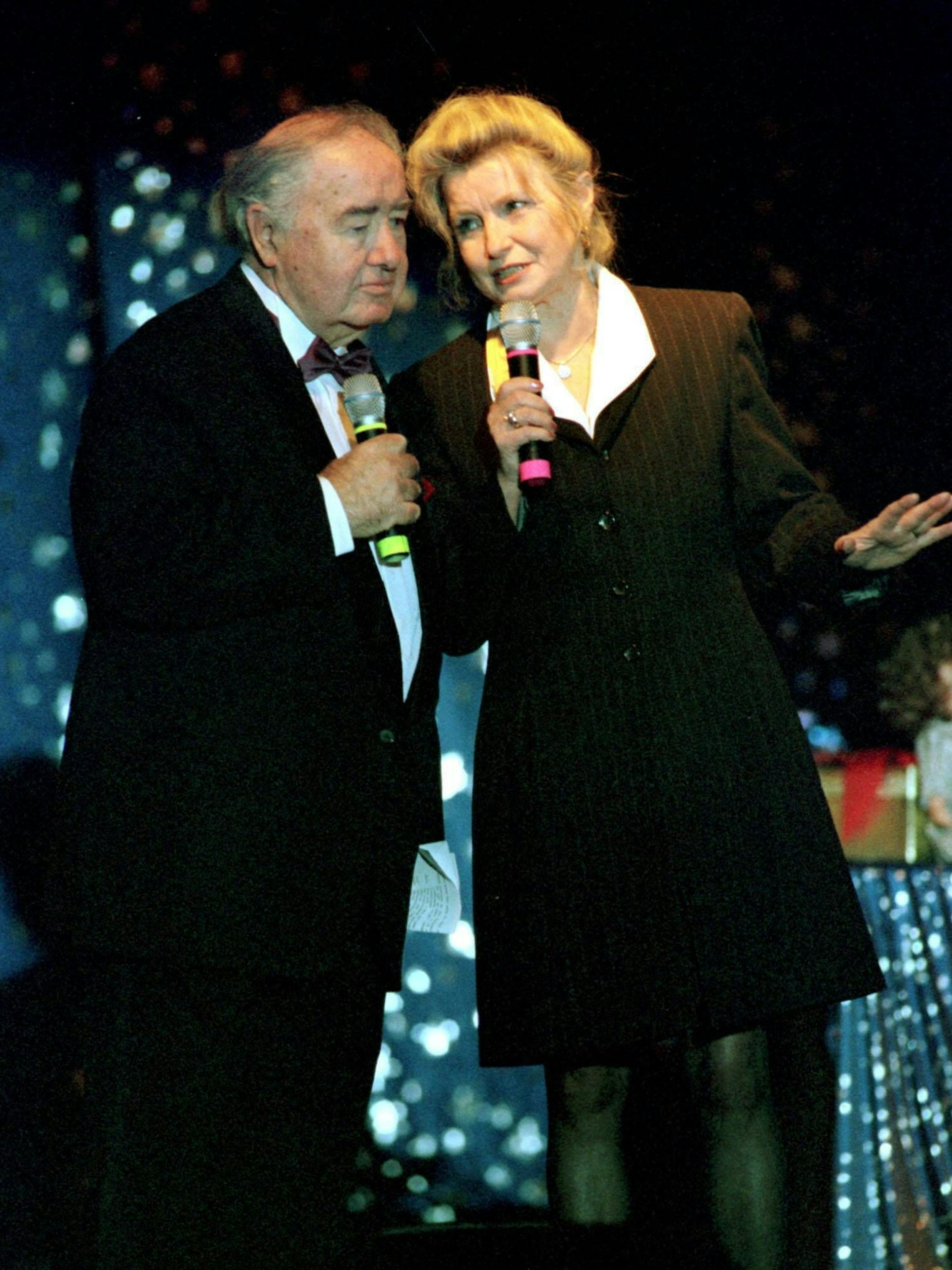 Nach dem TV-Aus machte Heinz Quermann auf der Bühne mit „Zwischen Frühstück und Gänsebraten“ weiter - allerdings ohne Margot Ebert. Bei einer Veranstaltung von 1998 war Helga Piur an seiner Seite.