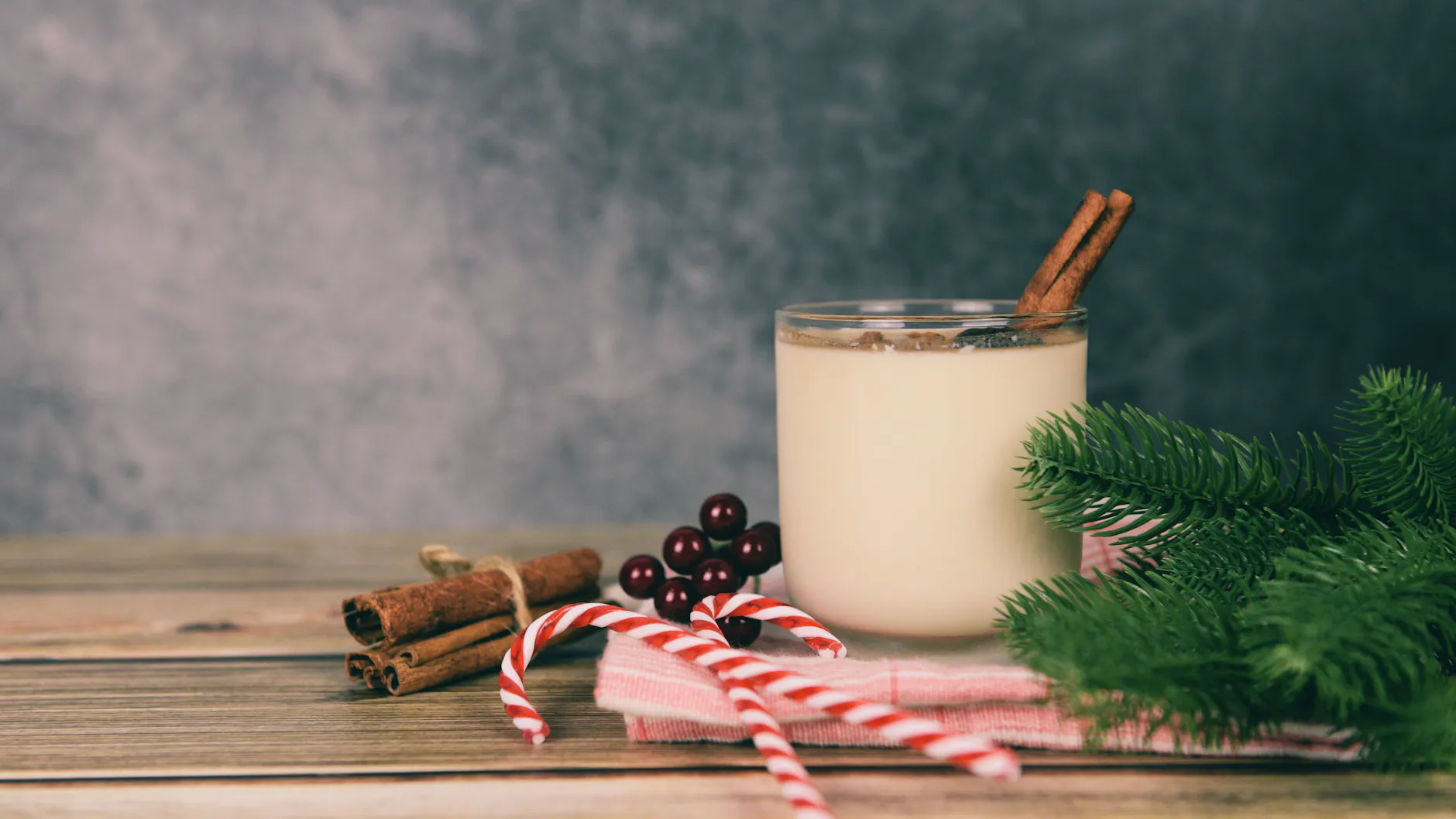 Zimt ist das Weihnachtsgewürz: Es gehört zu vielen winterlichen Drinks einfach dazu.