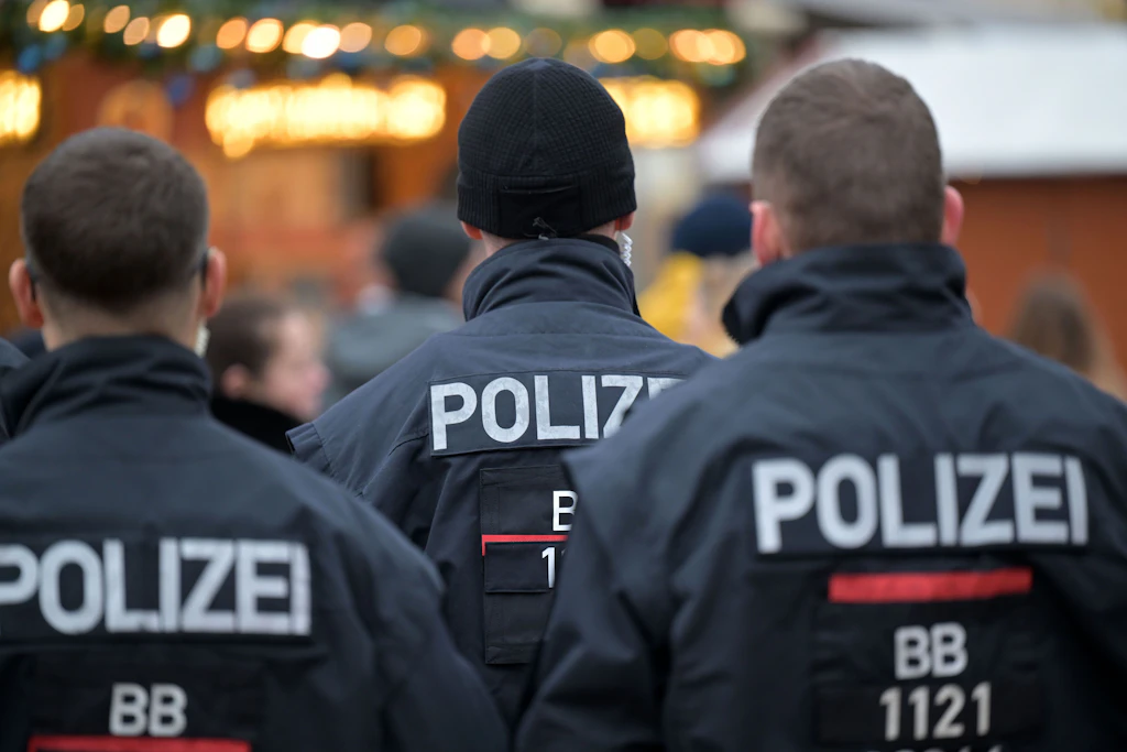 Rechtsextreme Vorfälle: Brandenburg entlässt zwei Beamte
