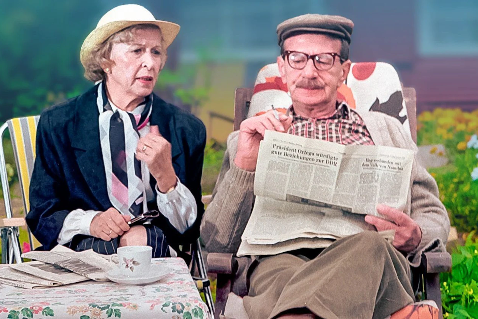 Gerd E. Schfer als Rentner Maxe Baumann unterhielt die TV-Zuschauer in der DDR am Silvesterabend blendend. Neben ihm Helga Göring.