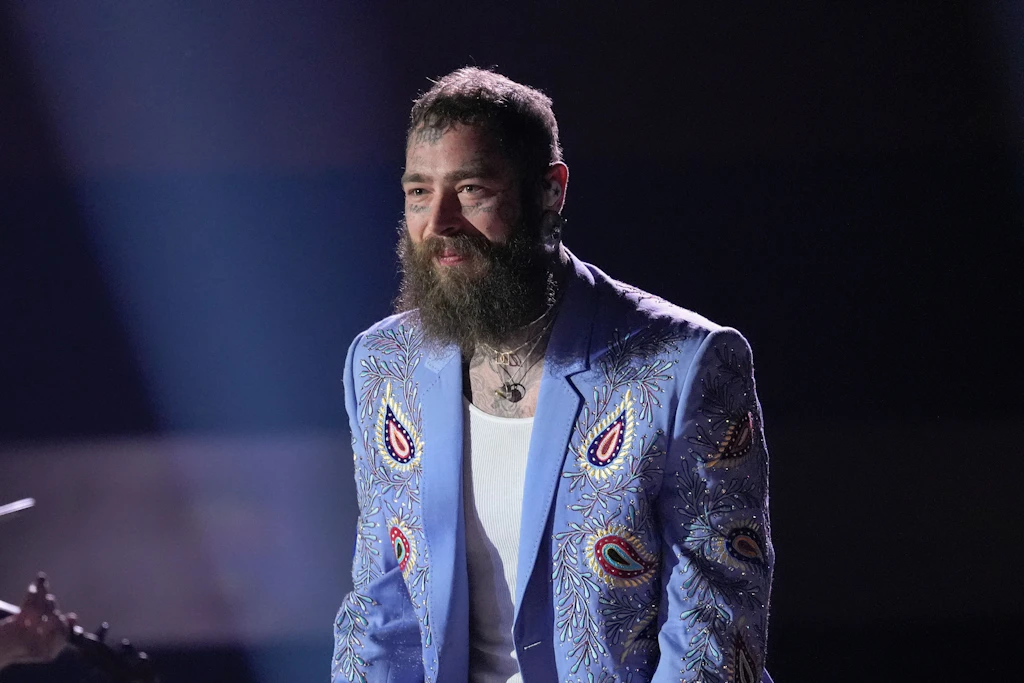 Der Rapper Post Malone gibt einer Kellnerin 20.000 Dollar Trinkgeld – warum das nicht reicht