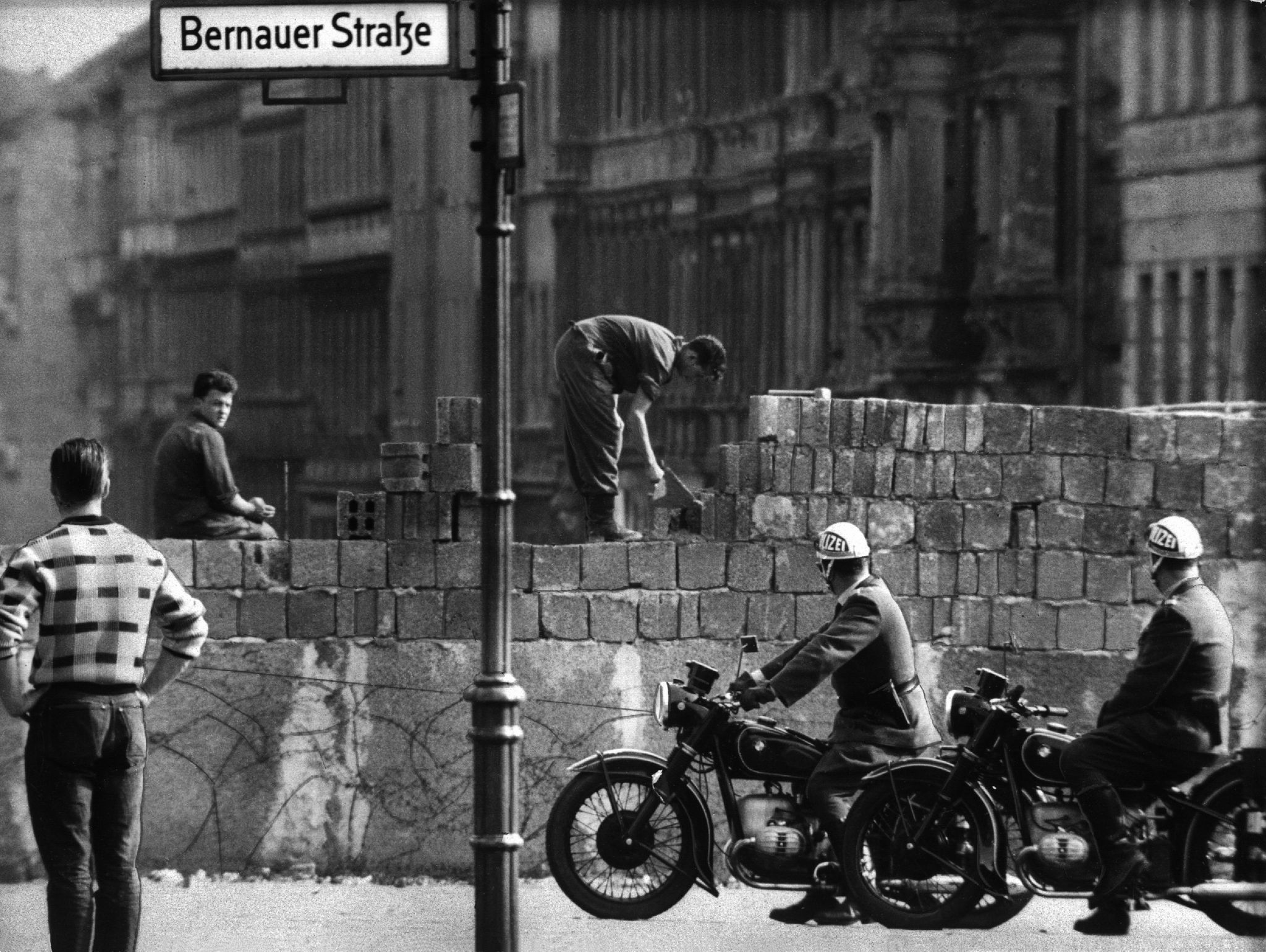 Image - Der Bau der Berliner Mauer im Sommer 1961: „Für uns war klar, die machen jetzt zu!“