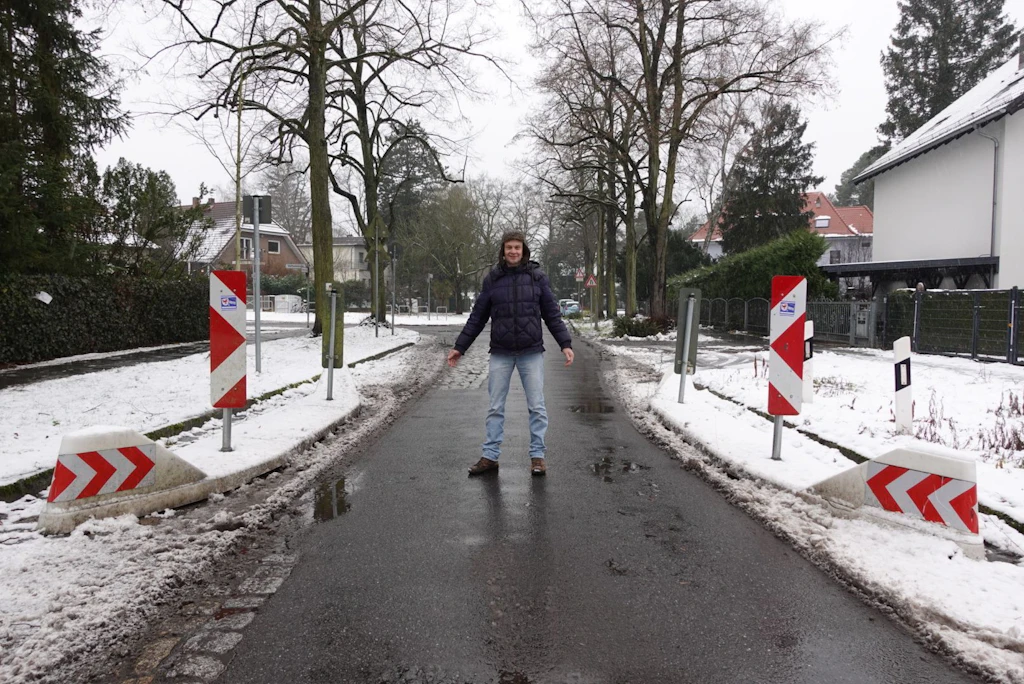 Berlin-Hermsdorf: Der Kampf um Poller an der Stadtgrenze zum Osten