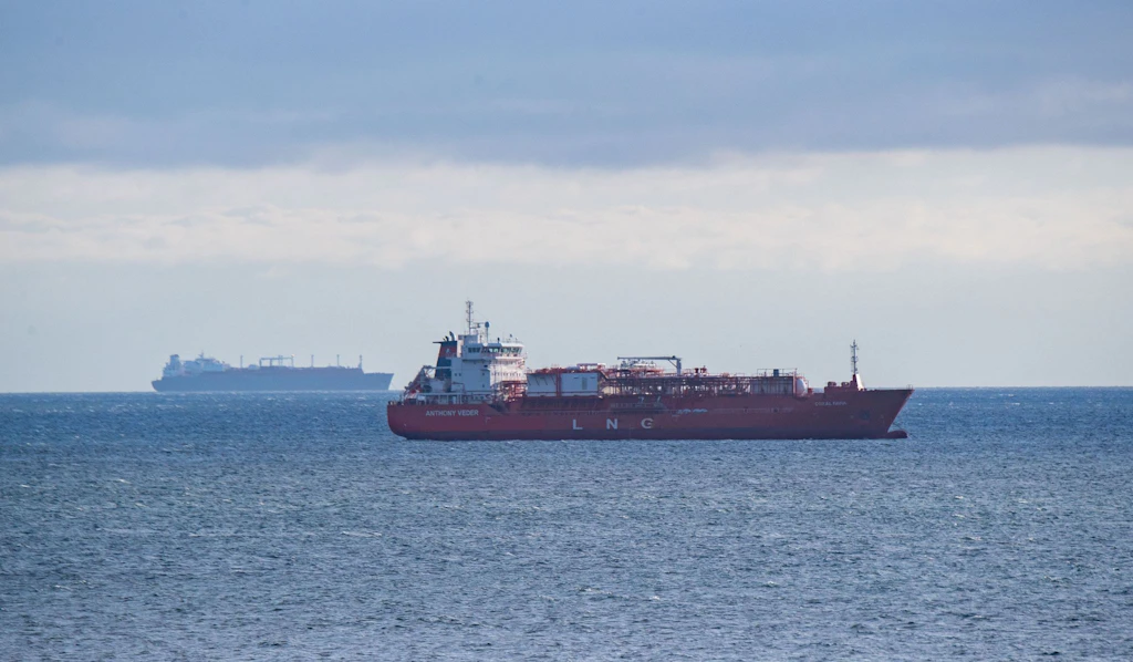 „Teuerstes LNG“: Experten zerlegen Reiches Gas-Deal mit Kanada