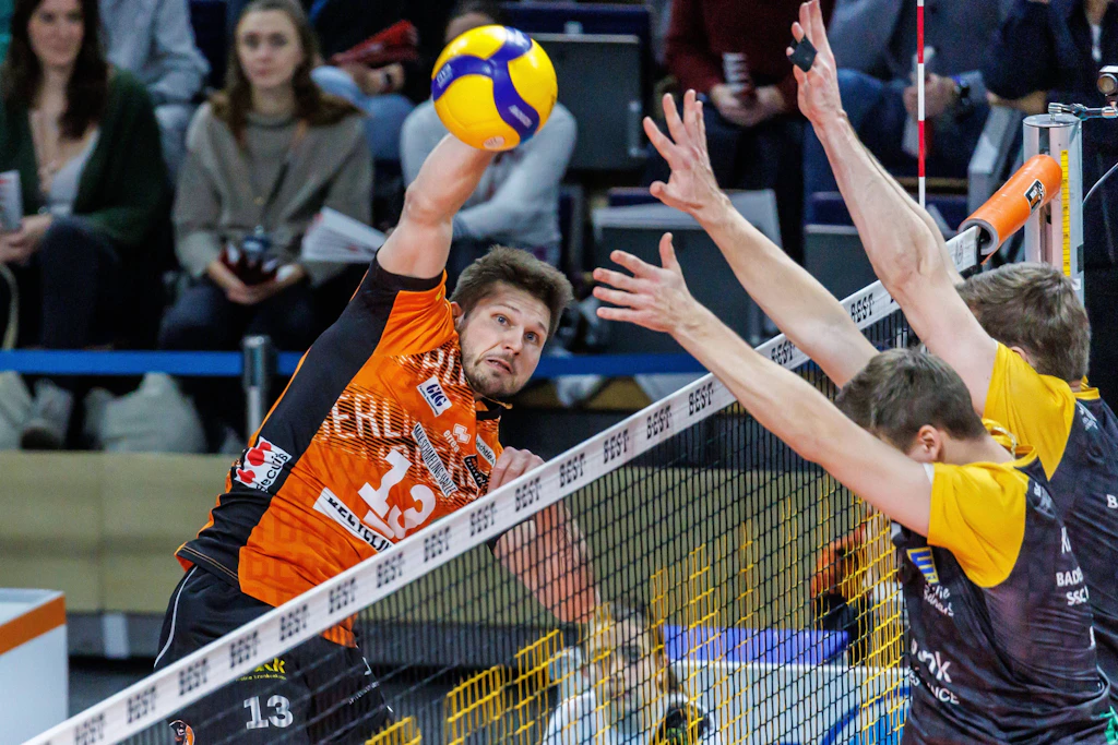 Strukturelle Aufbauhilfe aus Charlottenburg für Köpenicker Volleyballerinnen