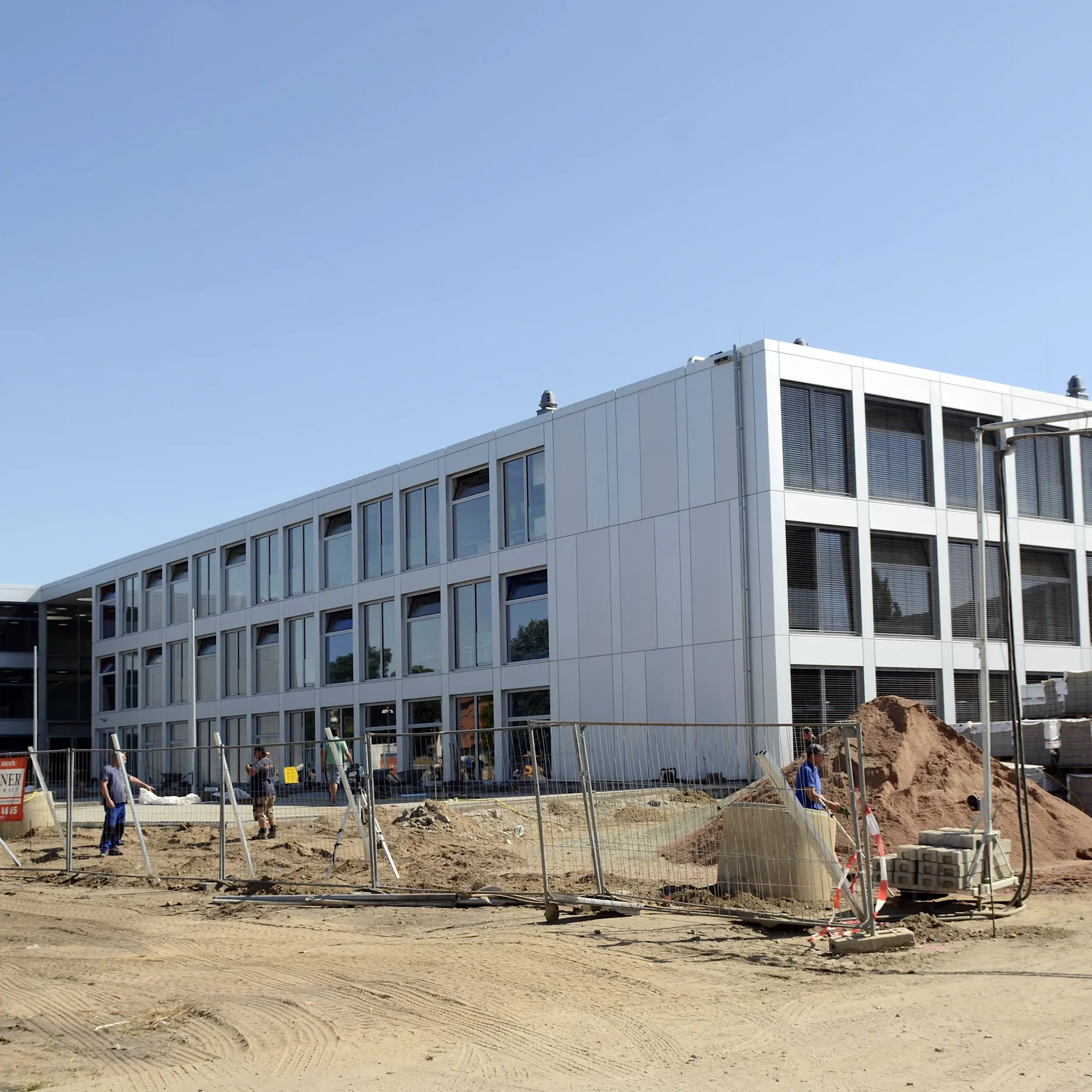 Schwimmbäder, Radwege, Klimaschutz: Die neue Senats-Streichliste!