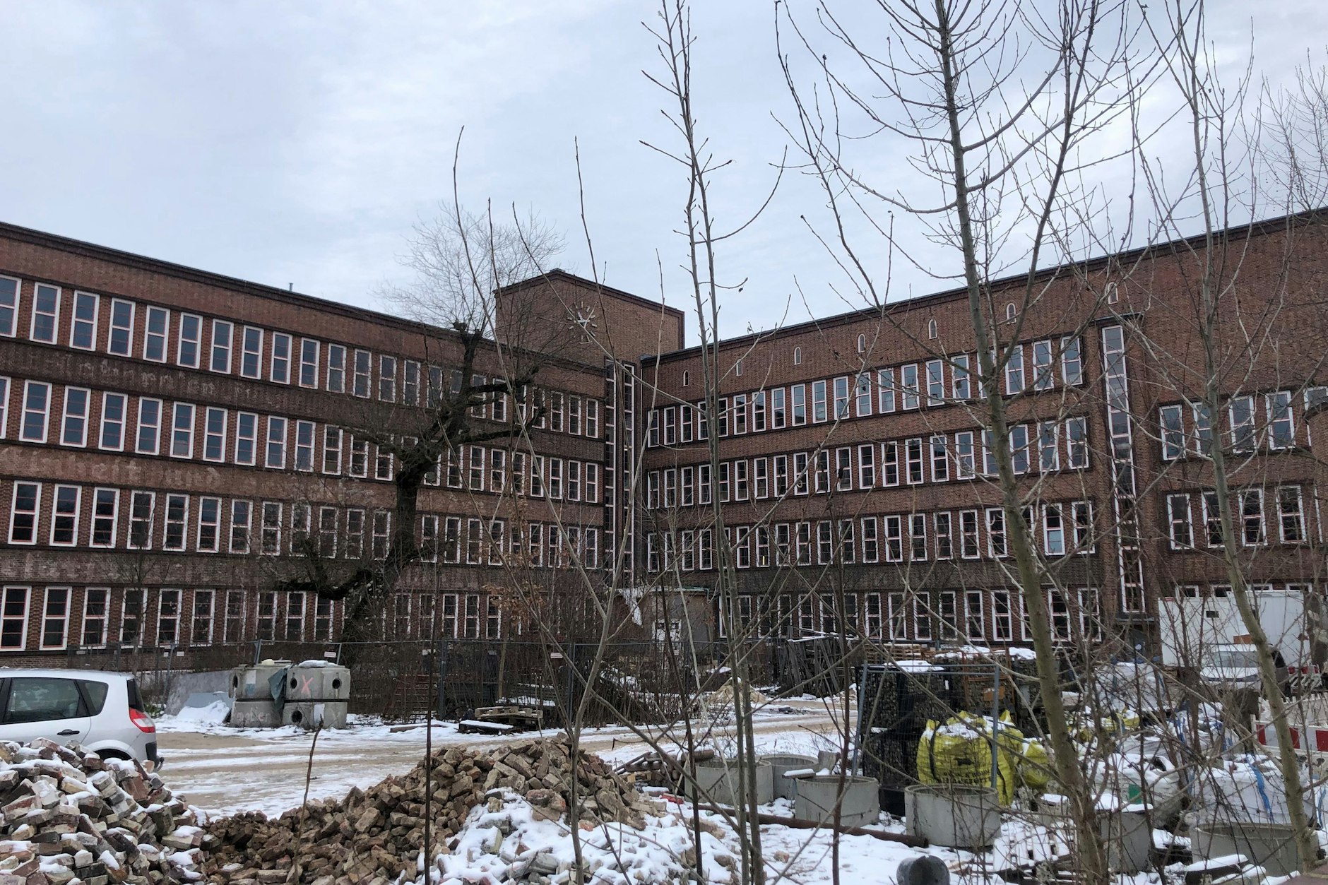 Grundschule ohen Schüler - auch in der Amalienstraße kommt es zu Verzögerungen.