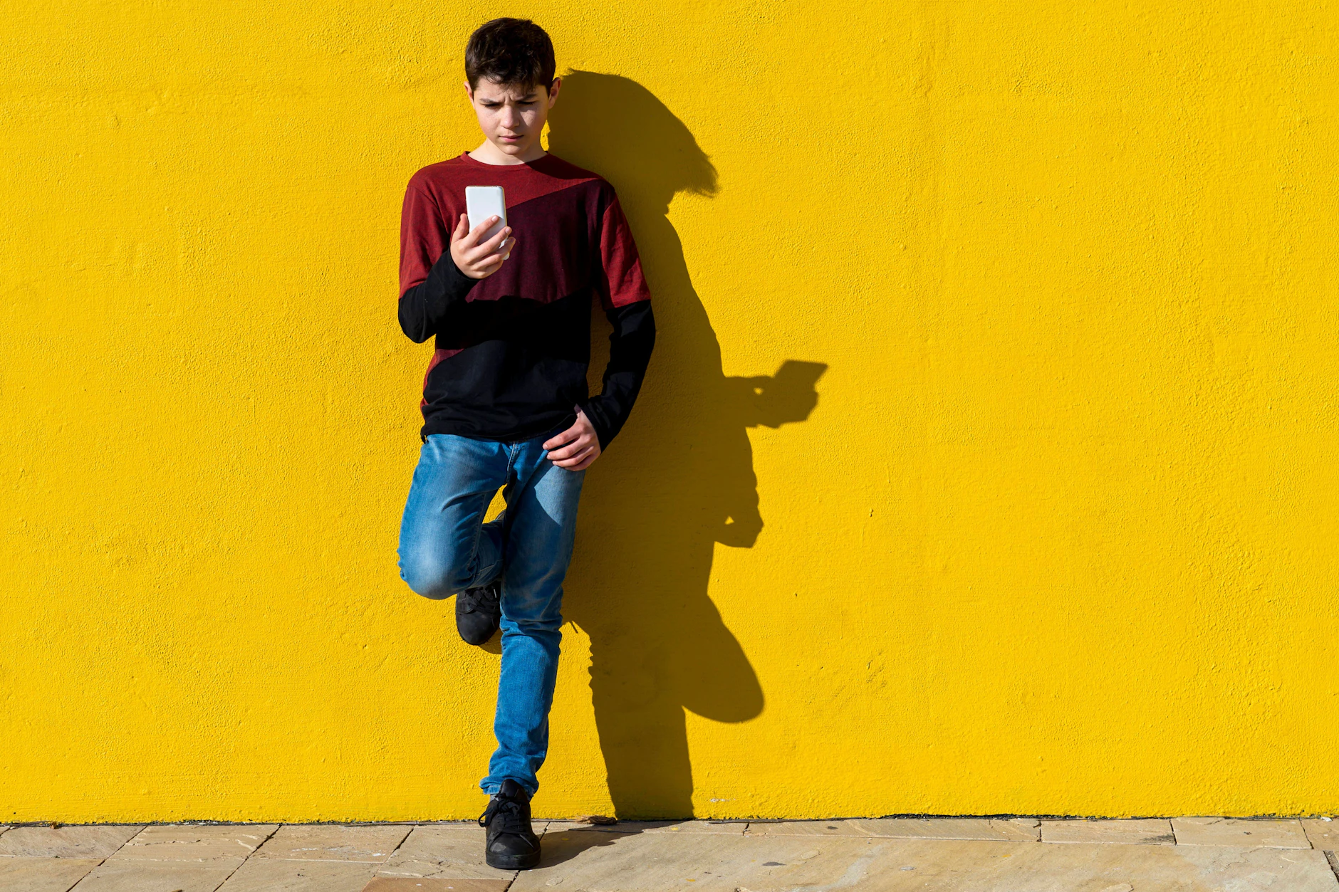 Wenn das Smartphone Probleme macht, Seiten nicht öffnen und Apps ruckeln, kann ein Neustart wahre Wunder wirken.