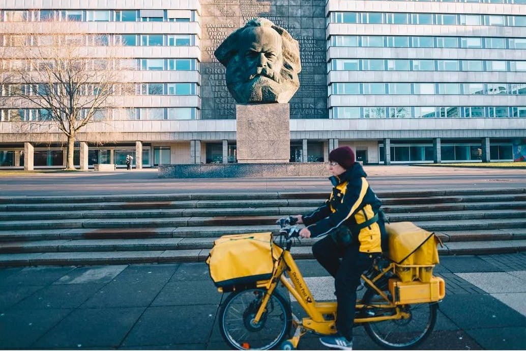 Einer hat immer alles im Blick: das Karl-Marx-Monument in Chemnitz