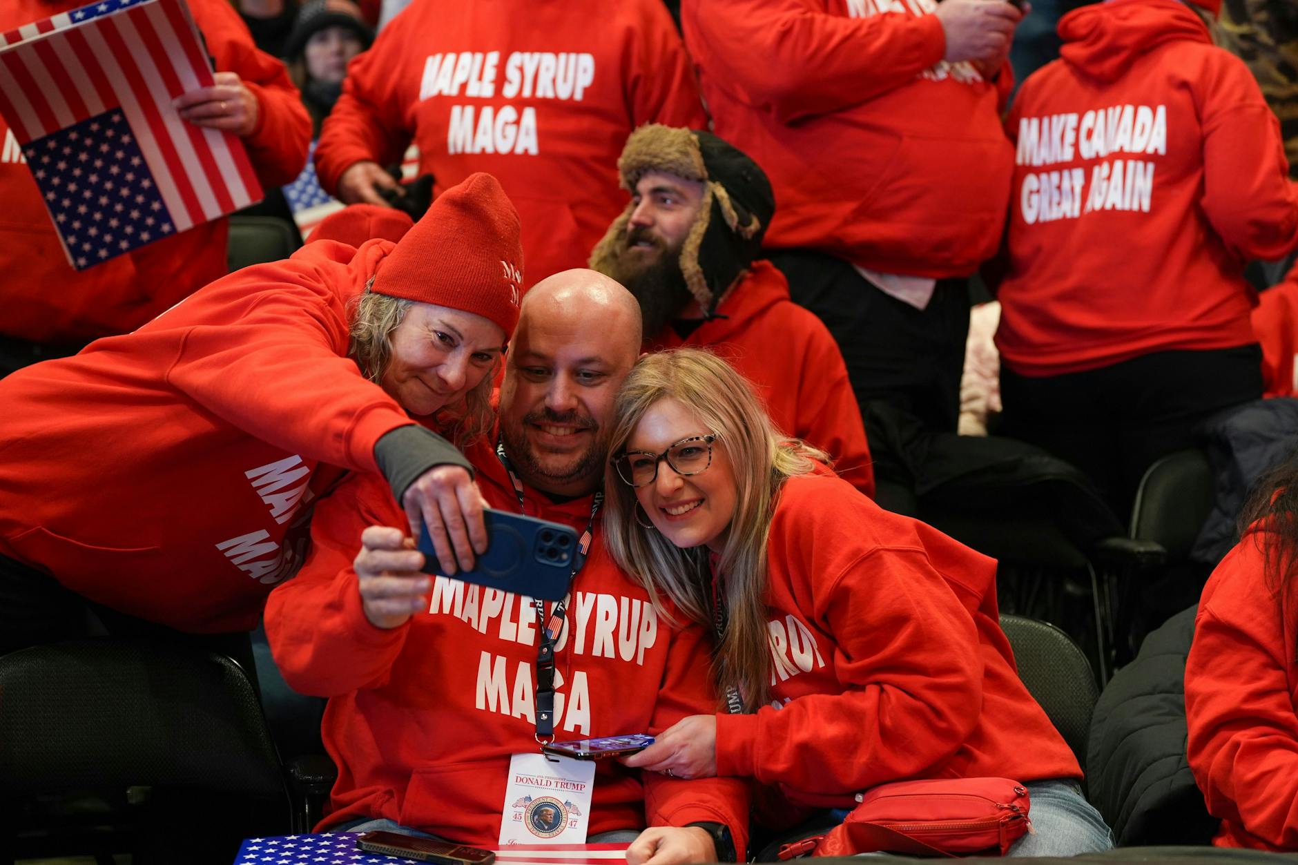 Auch aus dem nördlichen Nachbarland sind Fans angereist.