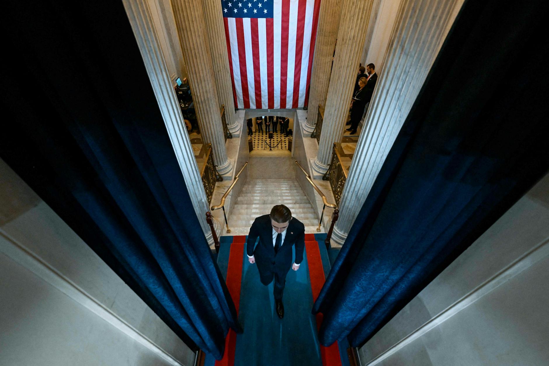 Donald Trumps Sohn Barron, 18 Jahre alt, betritt das Kapitol vor Trumps Amtseinführungsfeier.