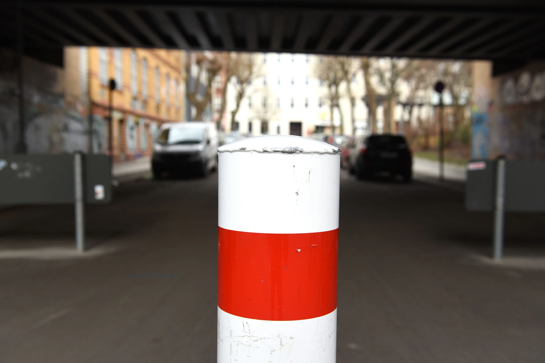 Der Poller in der Lichtenberger Stadthausstraße ist sehr umstritten.