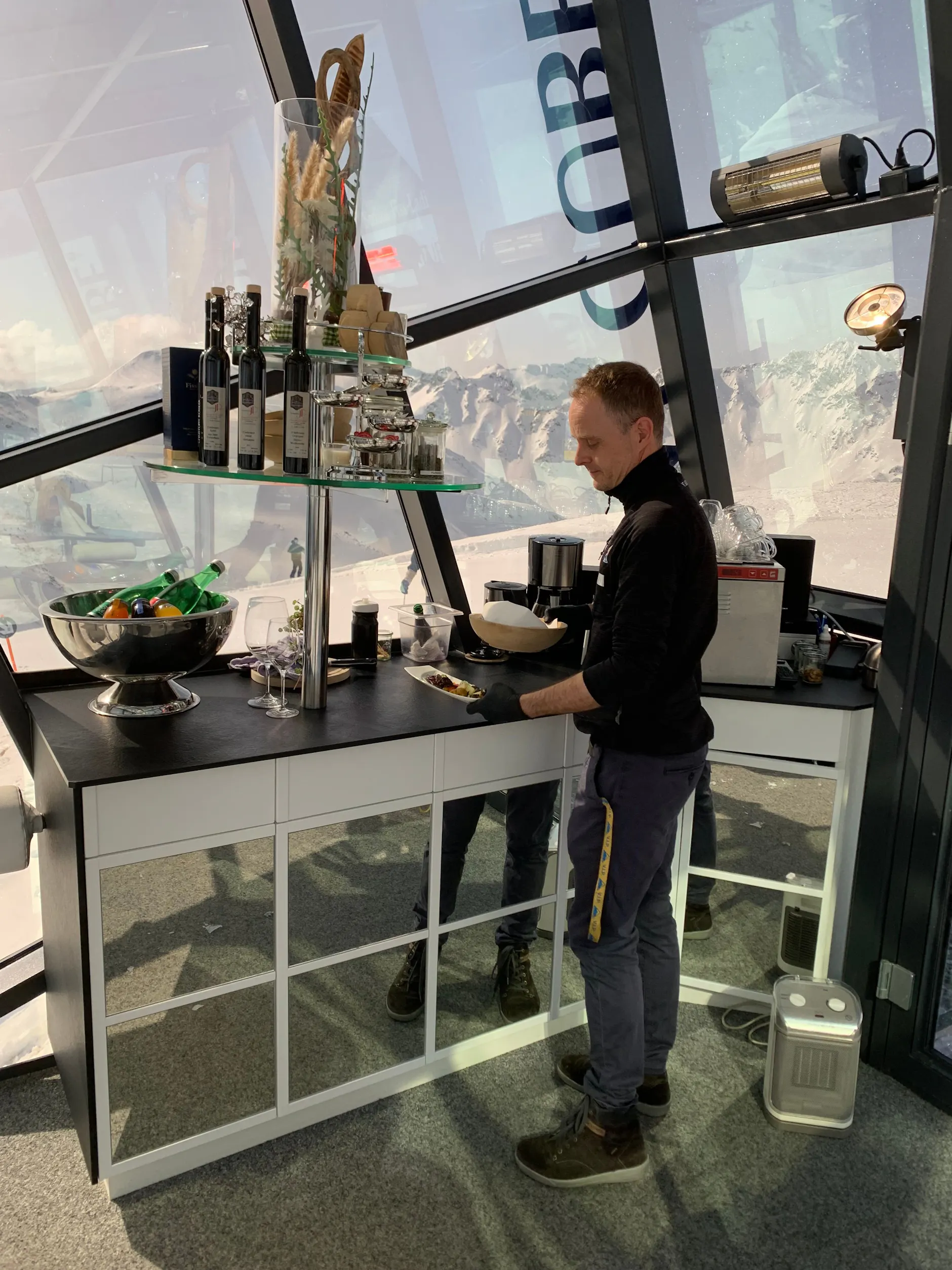 Mittags wird im Crystal Cube ein Luxury Lunch aus fünf Gängen serviert.