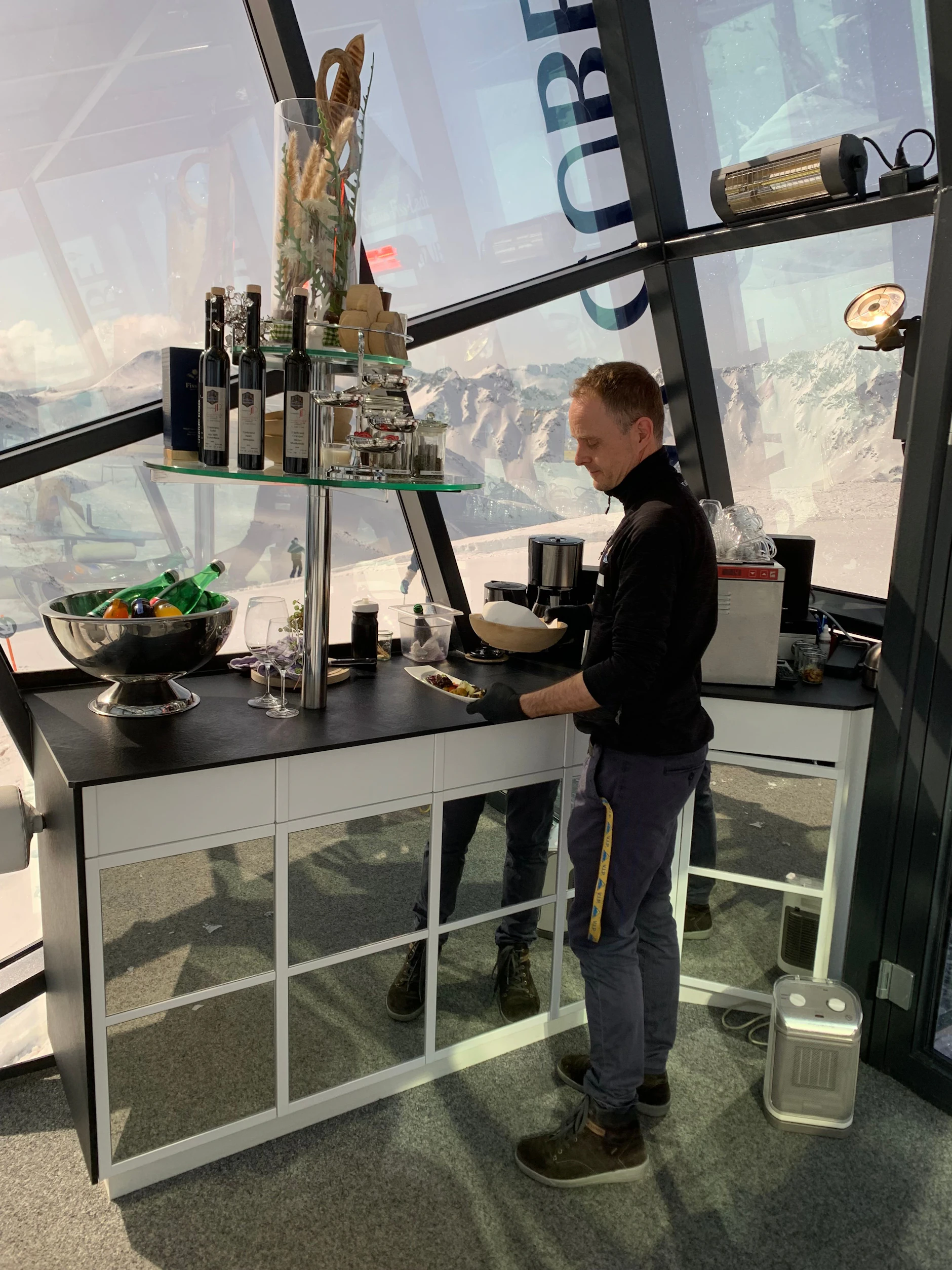 Mittags wird im Crystal Cube ein Luxury Lunch aus fünf Gängen serviert.