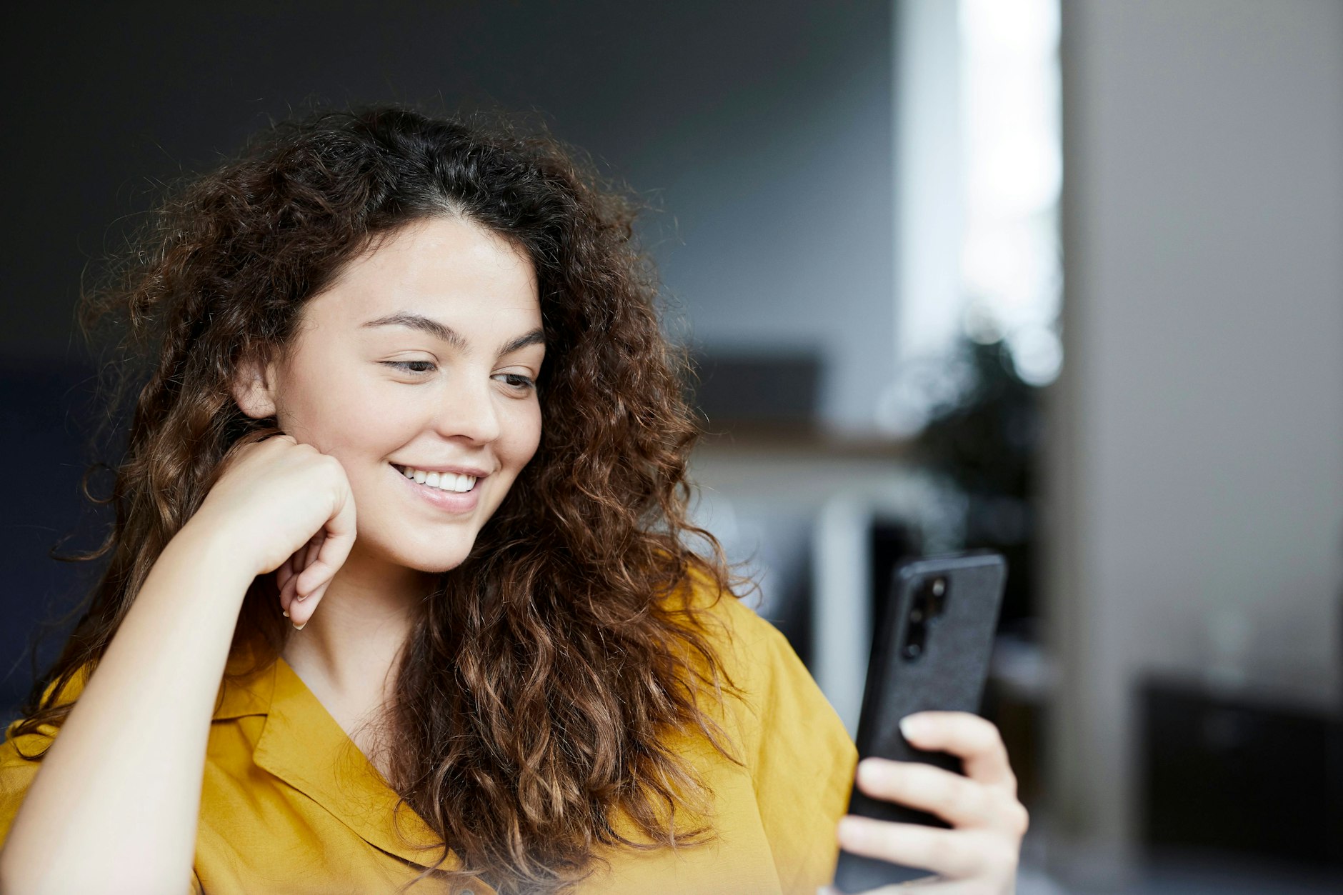 Die Sterne verraten, welche Energien heute wirken und worauf dein Sternzeichen in Liebe, Beruf und Alltag achten sollte.