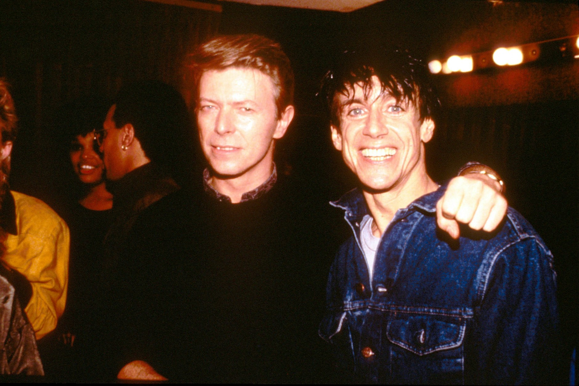 David Bowie (l.) und Iggy Pop lebten von 1976 bis 1978 in einer WG in der Hauptstraße 155 in Schöneberg.