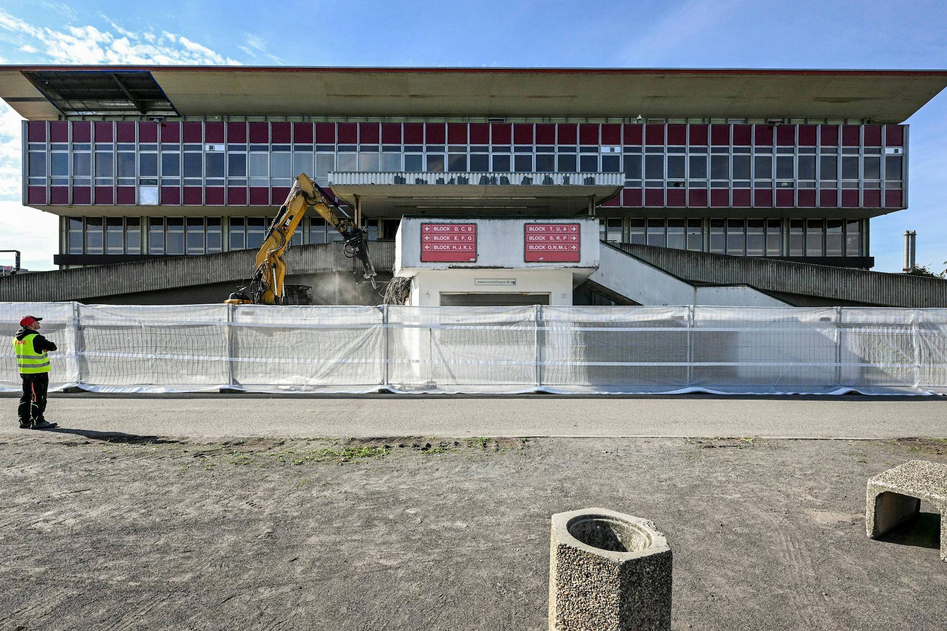 Haupttribüne des Jahnstadions