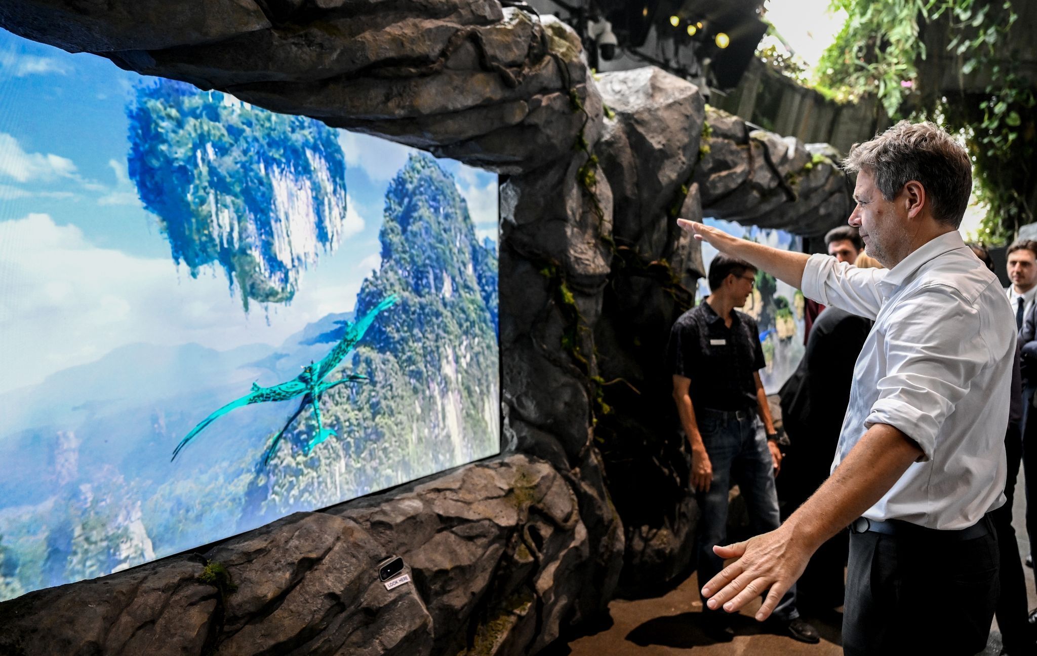 Alles Nazis? Diese Spitzenpolitiker zeigen angeblich den Hitlergruß