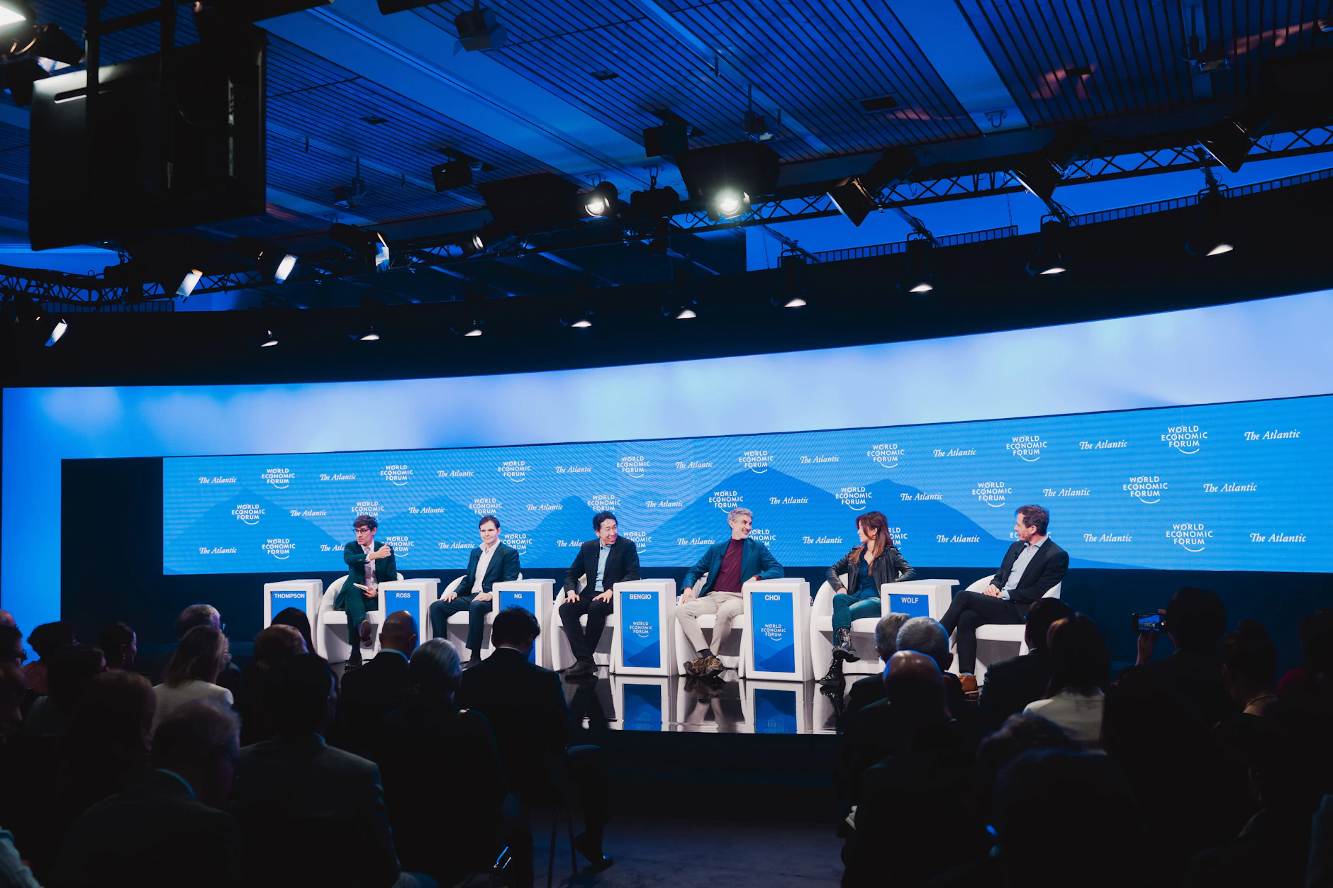 Mehrere Experten sprechen im Rahmen des Weltwirtschaftsforums in Davos über Allgemeine KI.