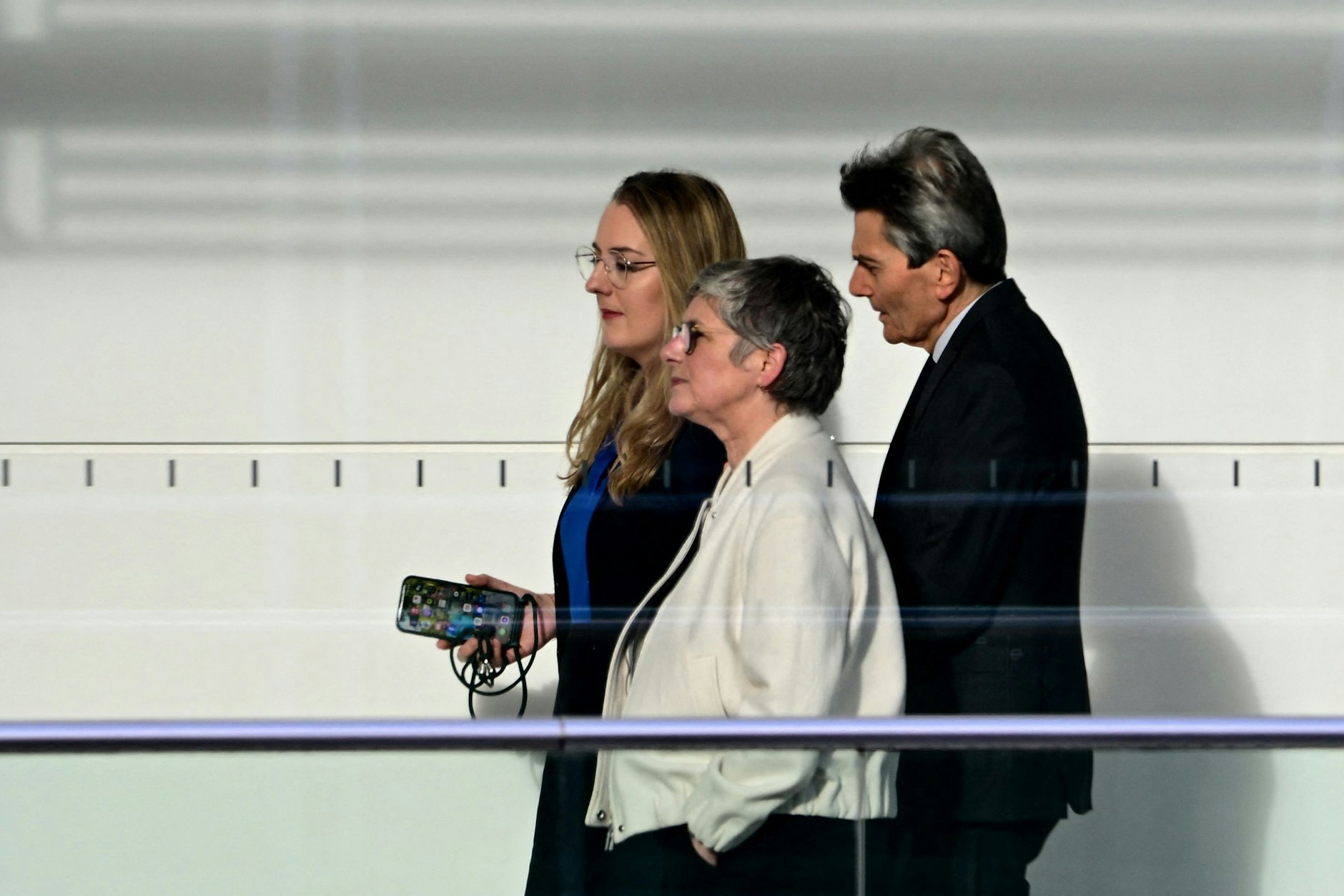 Abstimmung gewonnen, aber um welchen Preis? Die Fraktionsvorsitzenden Britta Haßelmann, Katharina Dröge (beide Grüne) und Rolf Mützenich (SPD).