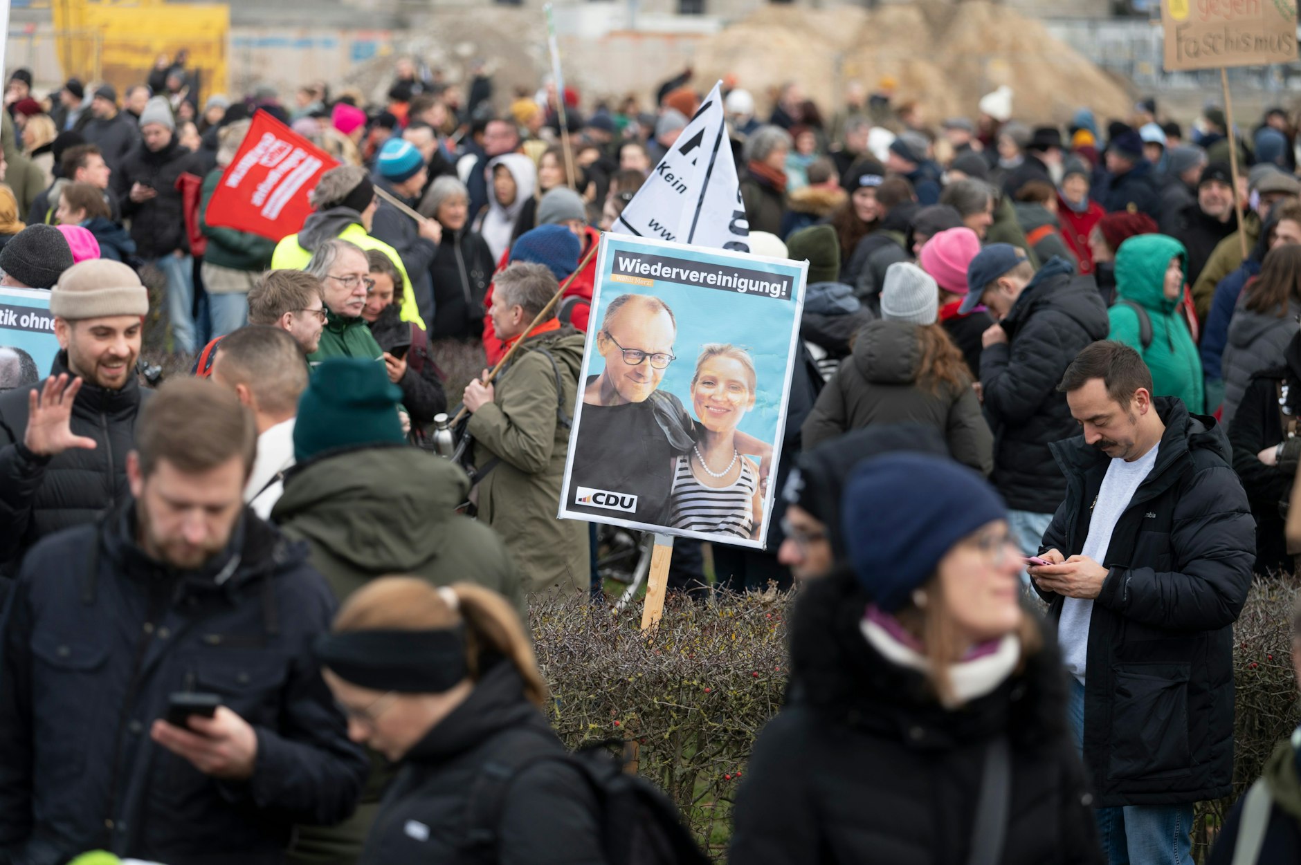 Achtung, Montage! Plakat zur "Wiedervereinigung" von CDU und AfD