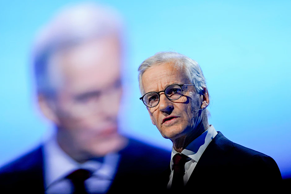 26. November 2024, Norwegen, Oslo: Der norwegische Ministerpräsident Jonas Gahr Støre hält eine Rede während der Herbstkonferenz 2024 vom norwegischen Konzern Equinor im Det Norske Teatret.