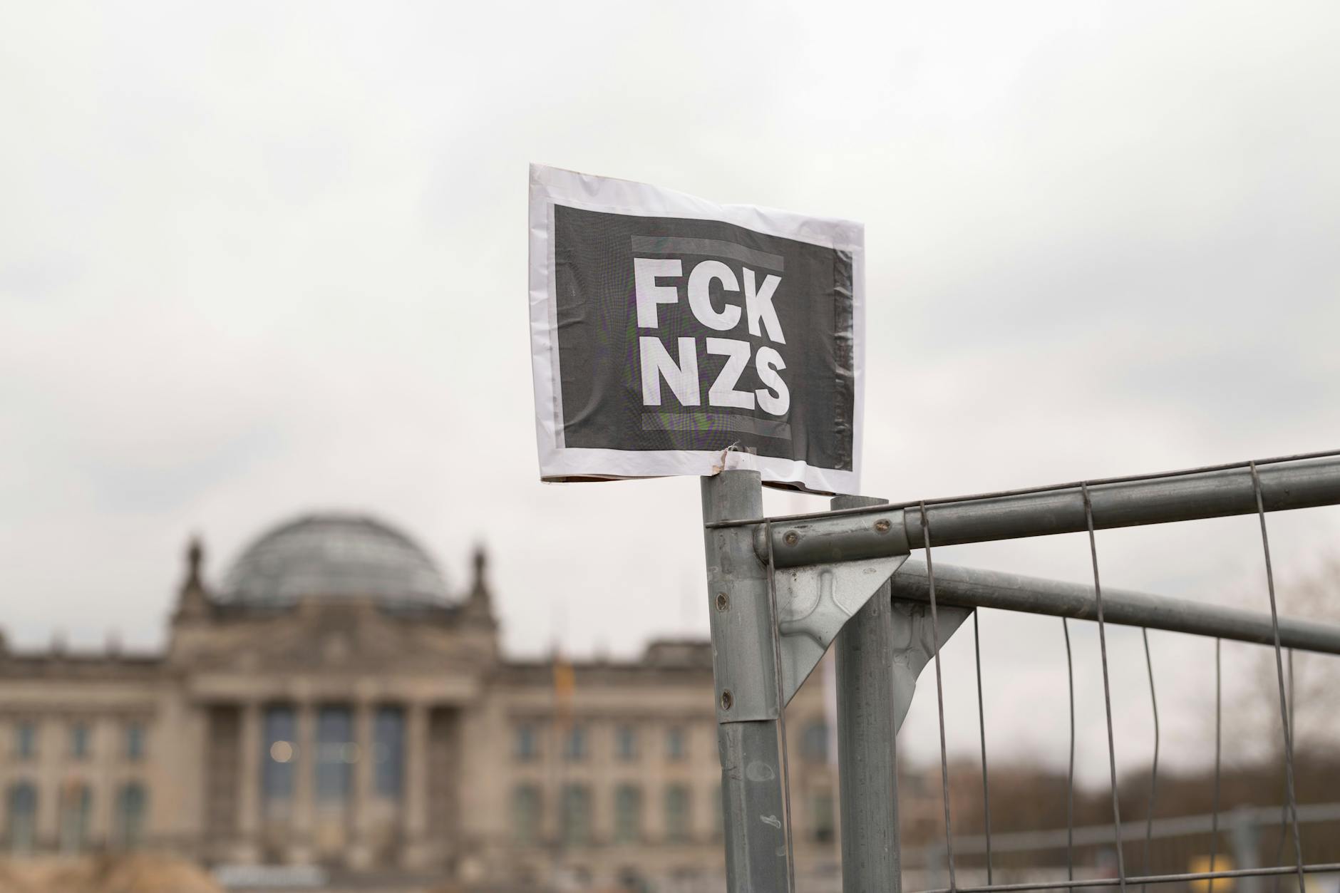 Argumente sind anders (auf der anderen Seite steht "Ftzn Frtz")