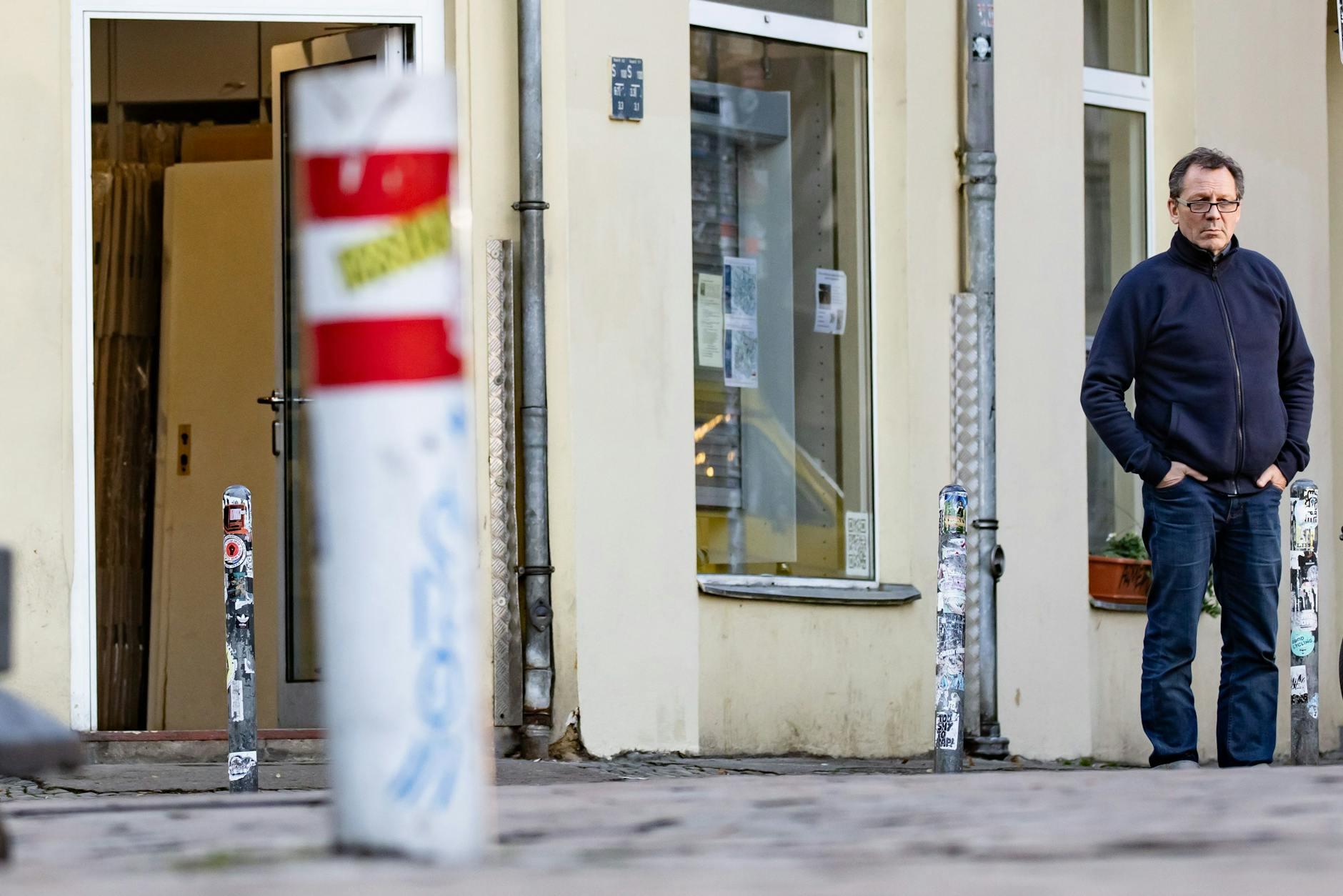 Es muss sich wie ein Endkampf anfühlen: Tim Johannson vor seinem Laden am Boxhagener Platz