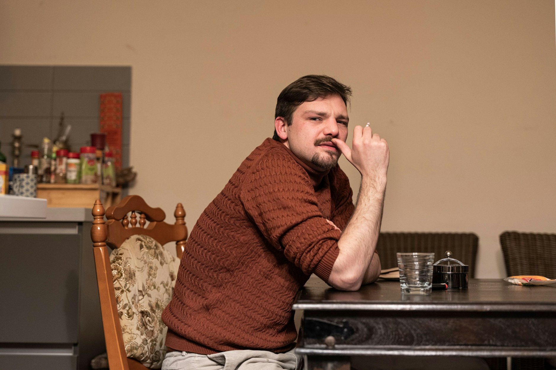 Artur Abramovych, Vorsitzender des Vereins Juden in der AfD, in seiner Wohnung in Berlin-Friedrichshain.