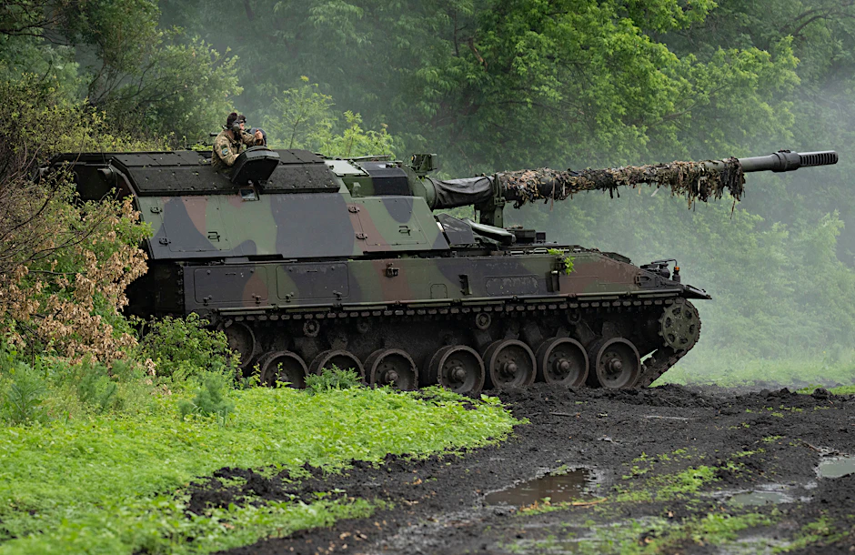 Eine deutsche Panzerhaubitze 2000 der ukrainischen Armee steht an der Frontlinie in der Nähe von Bachmut, wo auch Ben R. gekämpft haben soll.