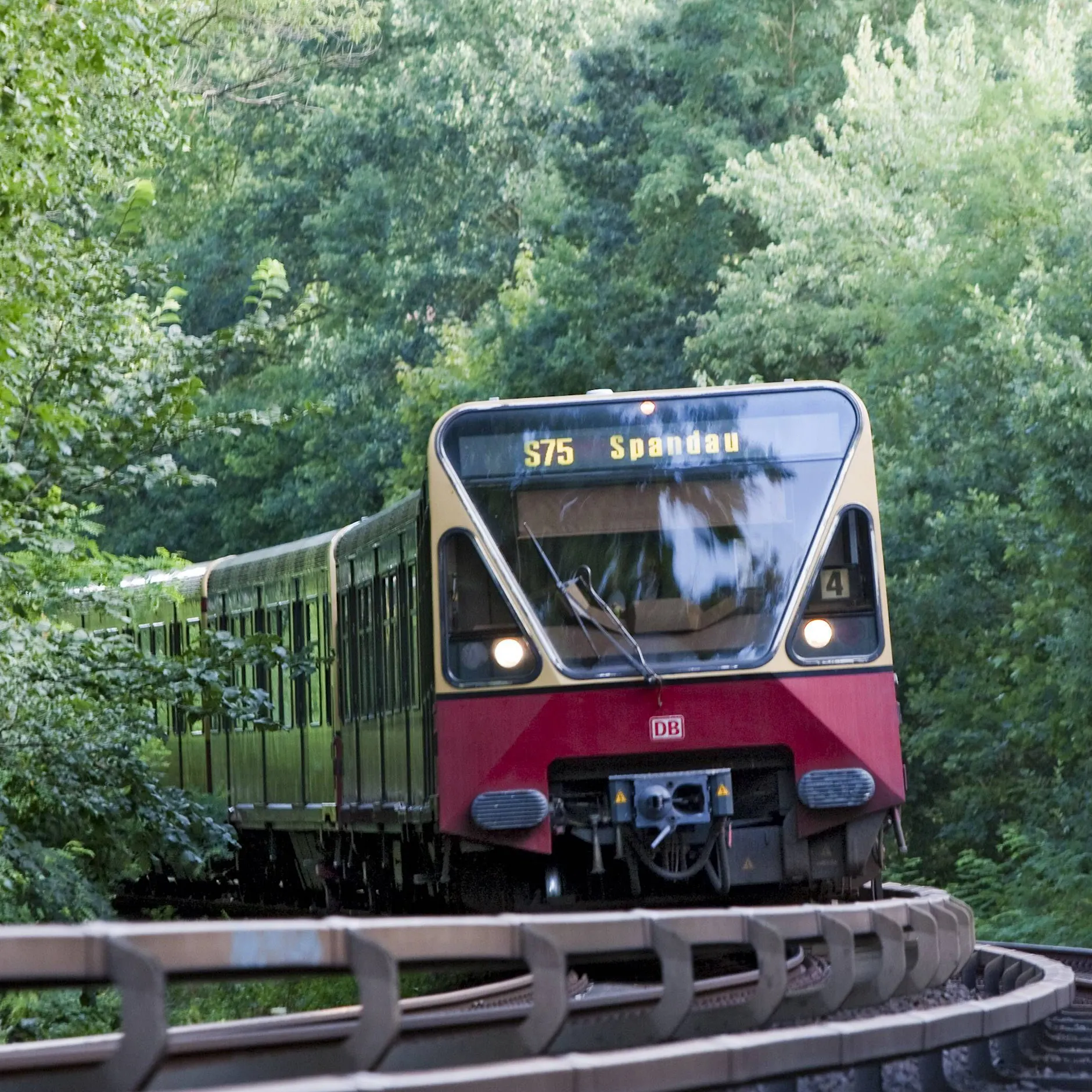 Berliner S-Bahn: Die alten Rumpelbahnen müssen noch länger fahren