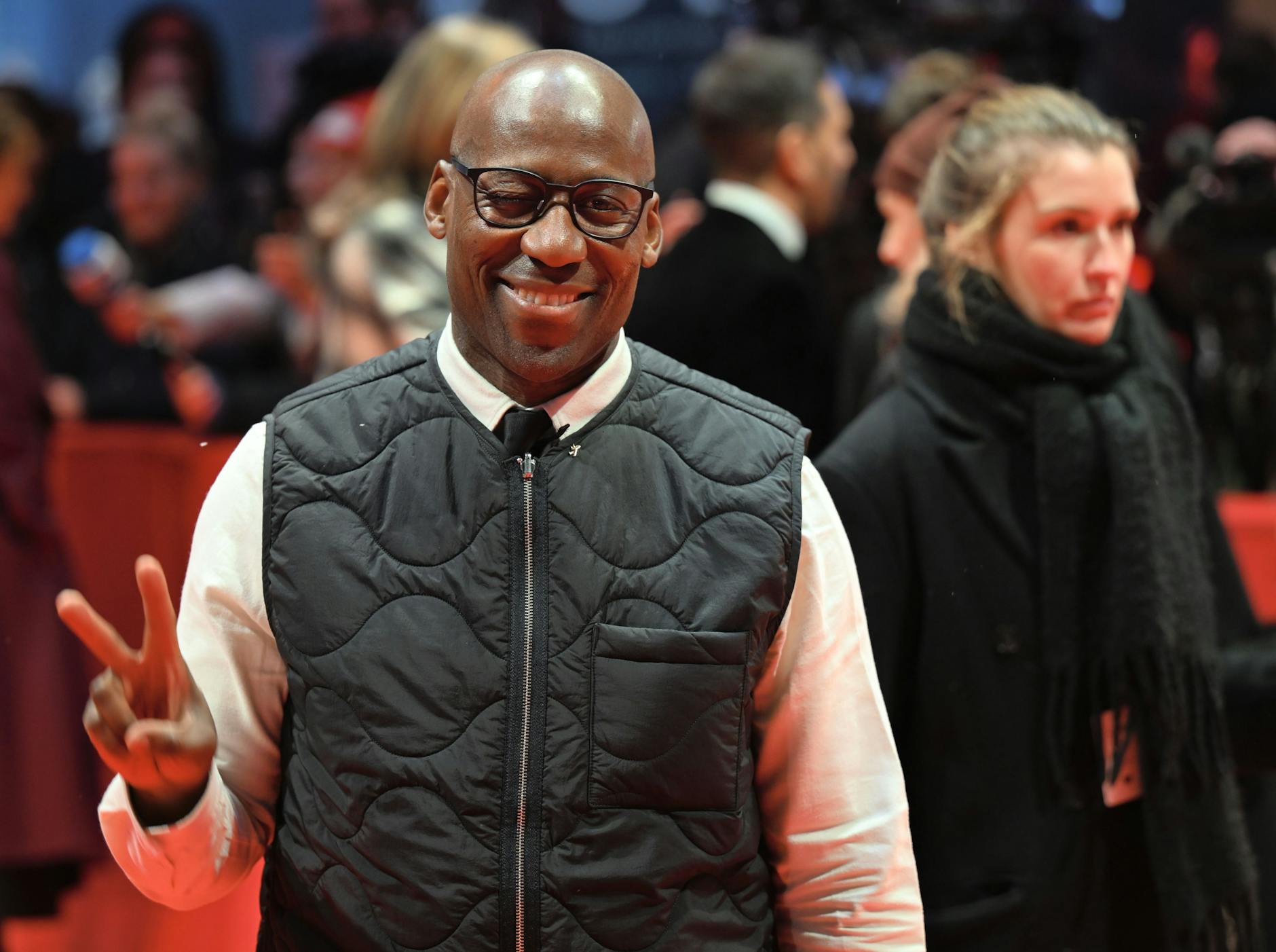 Joe Chialo, Kultursenator von Berlin, kommt zum Eröffnungsabend der Berlinale.