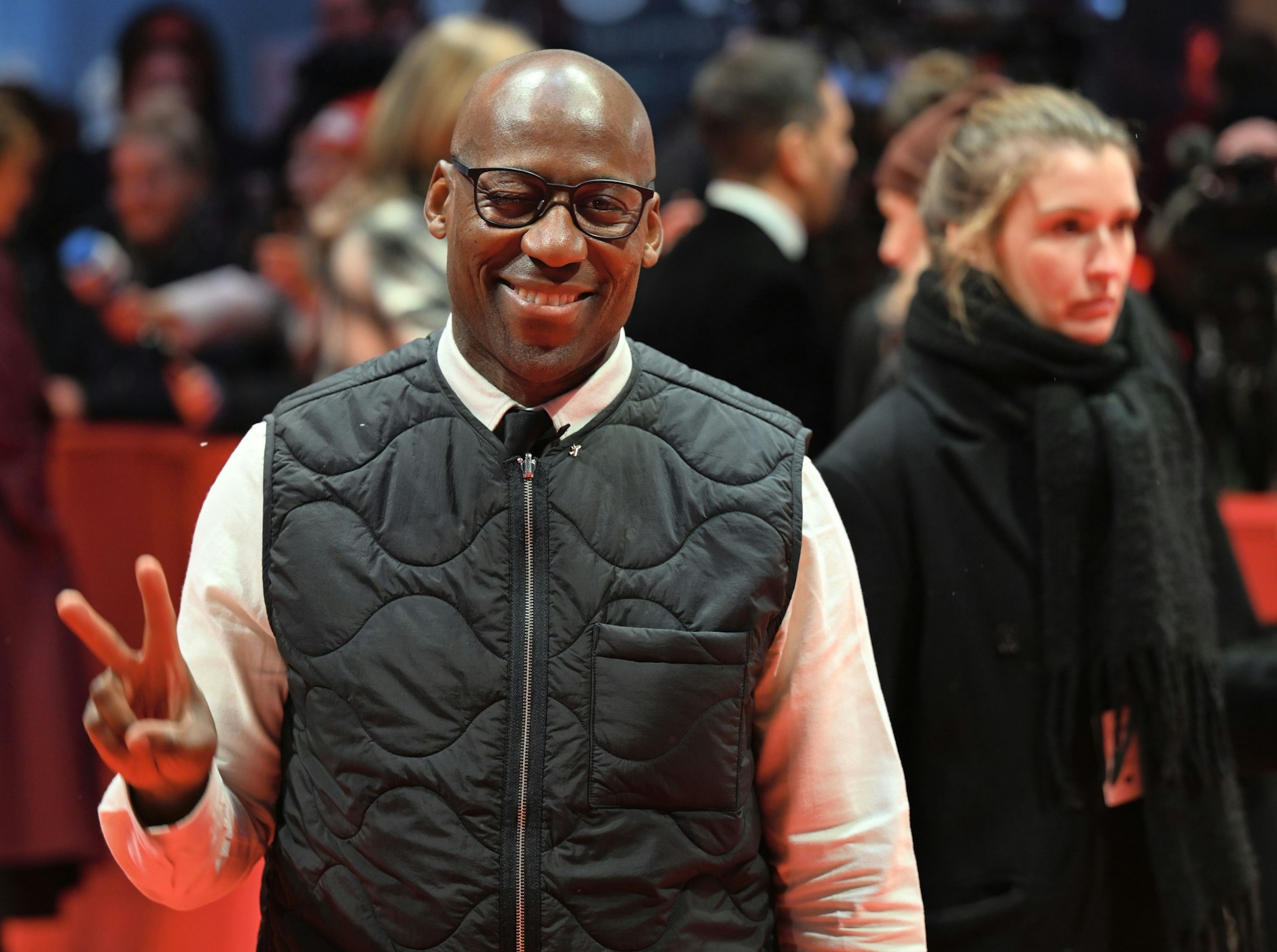 Joe Chialo, Kultursenator von Berlin, kommt zum Eröffnungsabend der Berlinale.