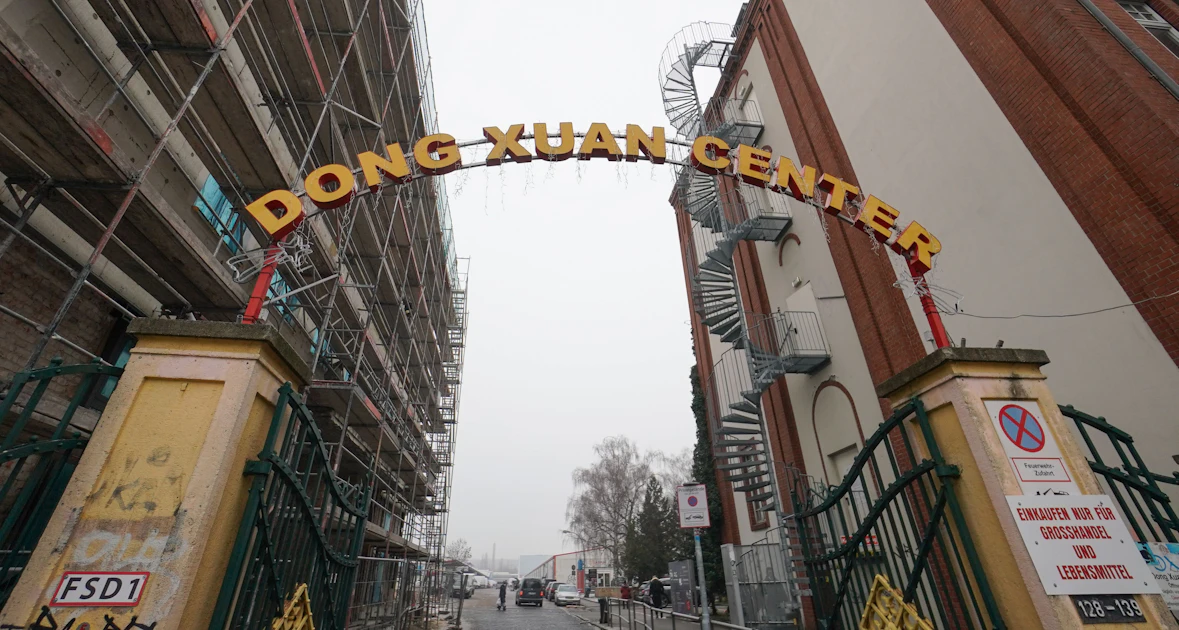 „Hört auf, mich zu bedrängen!“: AfD-Veranstaltung mit Beatrix von Storch im Dong Xuan Center eskaliert