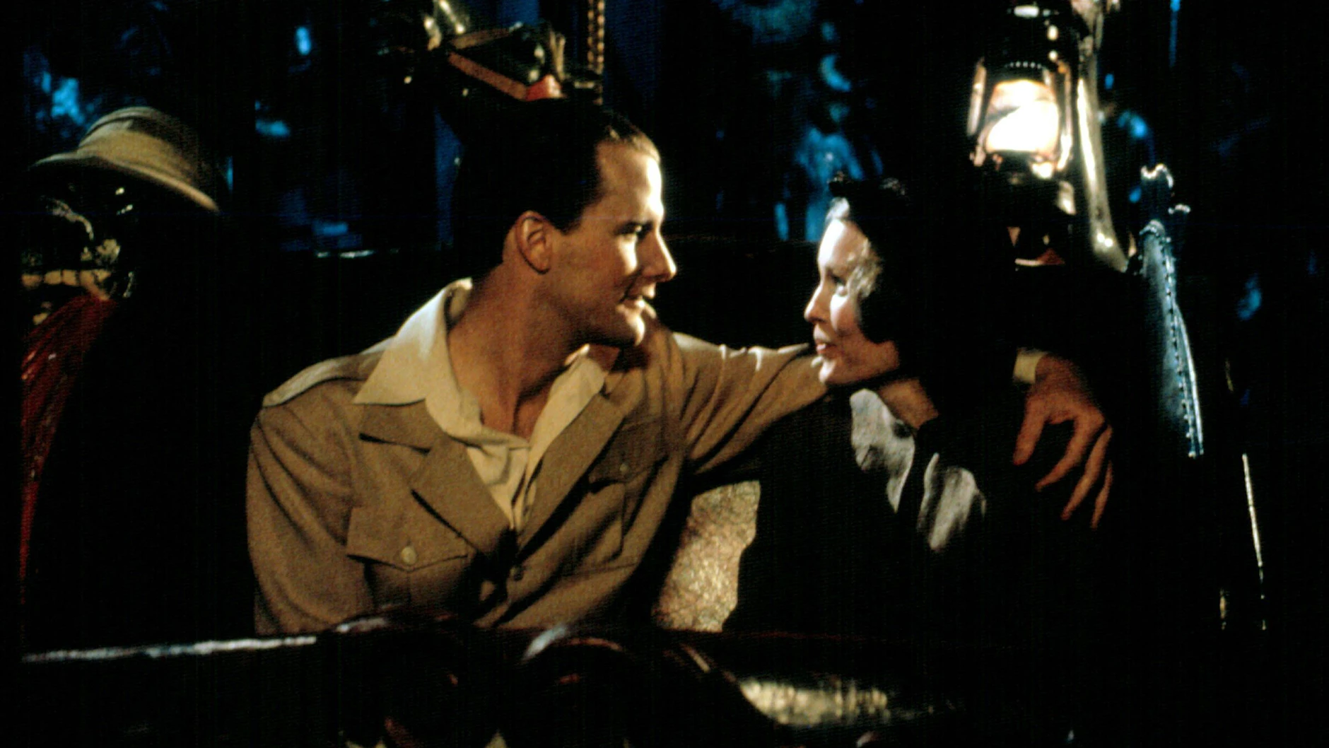 Ein Date im Kino: Er eine Figur aus dem Film, sie eine Zuschauerin. „The Purple Rose of Kairo“ mit Jeff Daniels und Mia Farrow. Ein schöner melancholischer Film von Woody Allen.