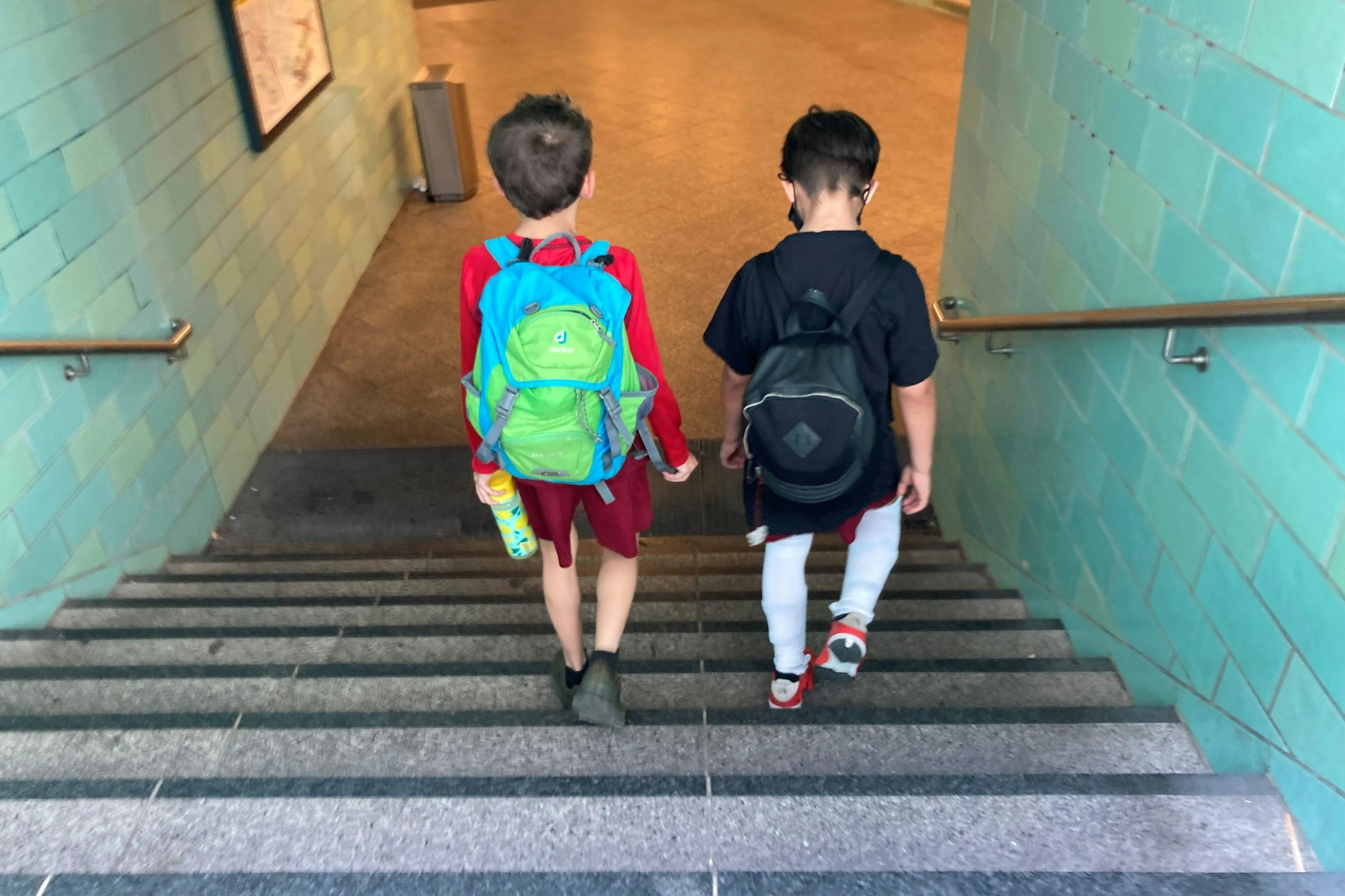 Kinder, Eltern und die Berliner Verkehrsbetriebe. Eine Mischung, die häufig zu großem Frust führt.